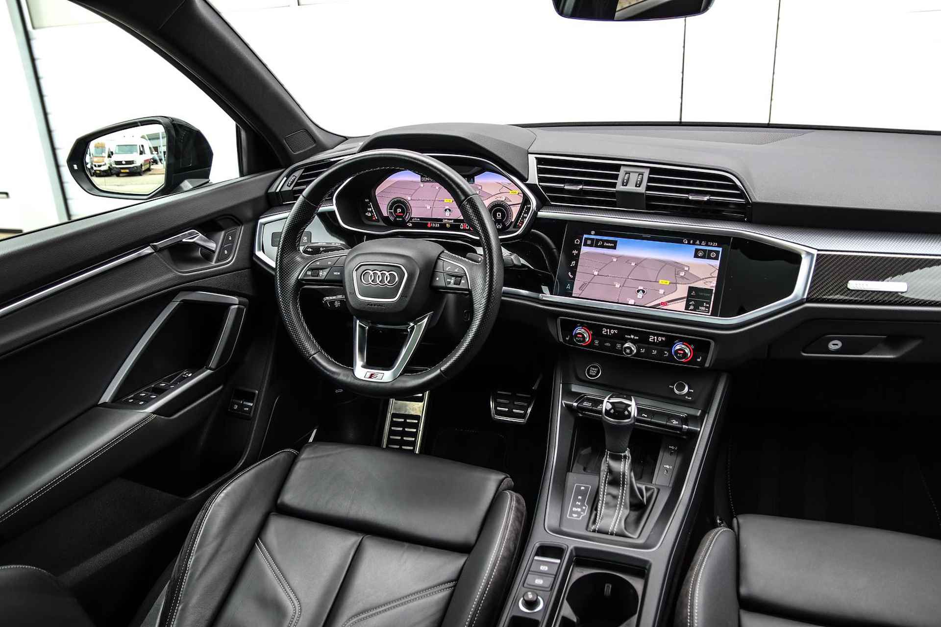 Audi Q3 45 TFSIe 245pk S-Line Edition | Adaptief Onderstel | Trekhaak | Panoramadak - 19/56