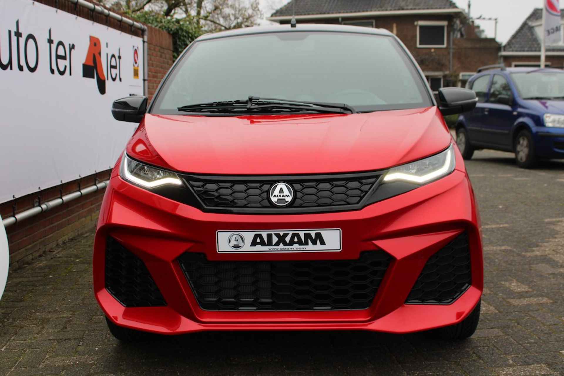 AIXAM Coupe GTI + ABS/ 7 inch tablet - 2/32