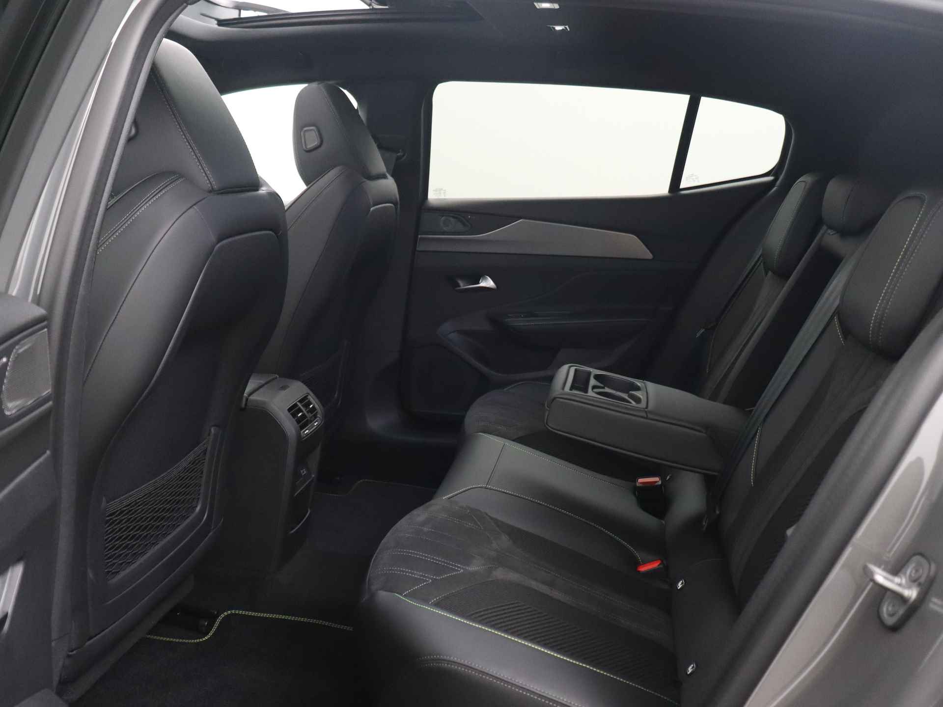 Peugeot 408 1.2 PureTech GT 130 EAT8 | Panoramadak | Focal | Massagestoelen | Elektrische Klep | Navigatie | Camera | Draadloze Apple Carplay/Android Auto | Stoel- Stuurverwarming | Adaptive cruise control | - 21/44
