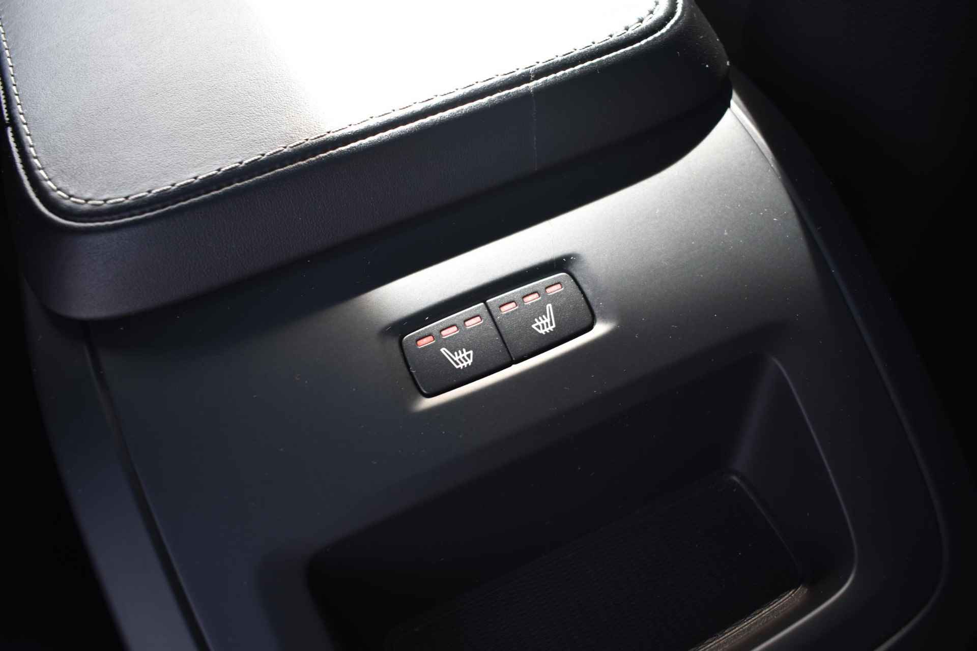 Volvo V90 2.0 T4 R-Design 190pk | Harman & Kardon | Panorama-dak  | Head-up Display | Stoelverwarming | Trekhaak | BTW - 30/56
