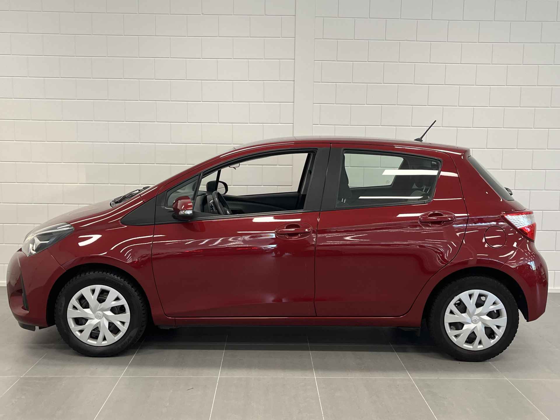 Toyota Yaris 1.0 VVT-i Aspiration NAVIGATIE | CLIMATE CONTROL | CRUISE CONTROL | NETTE AUTO! - 9/47