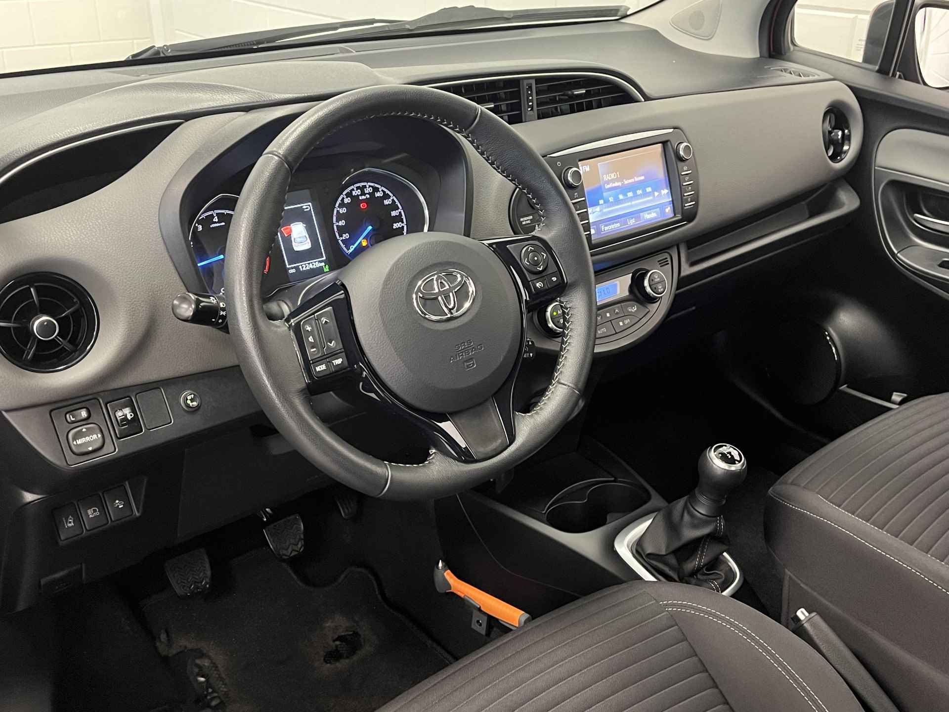 Toyota Yaris 1.0 VVT-i Aspiration NAVIGATIE | CLIMATE CONTROL | CRUISE CONTROL | NETTE AUTO! - 16/47