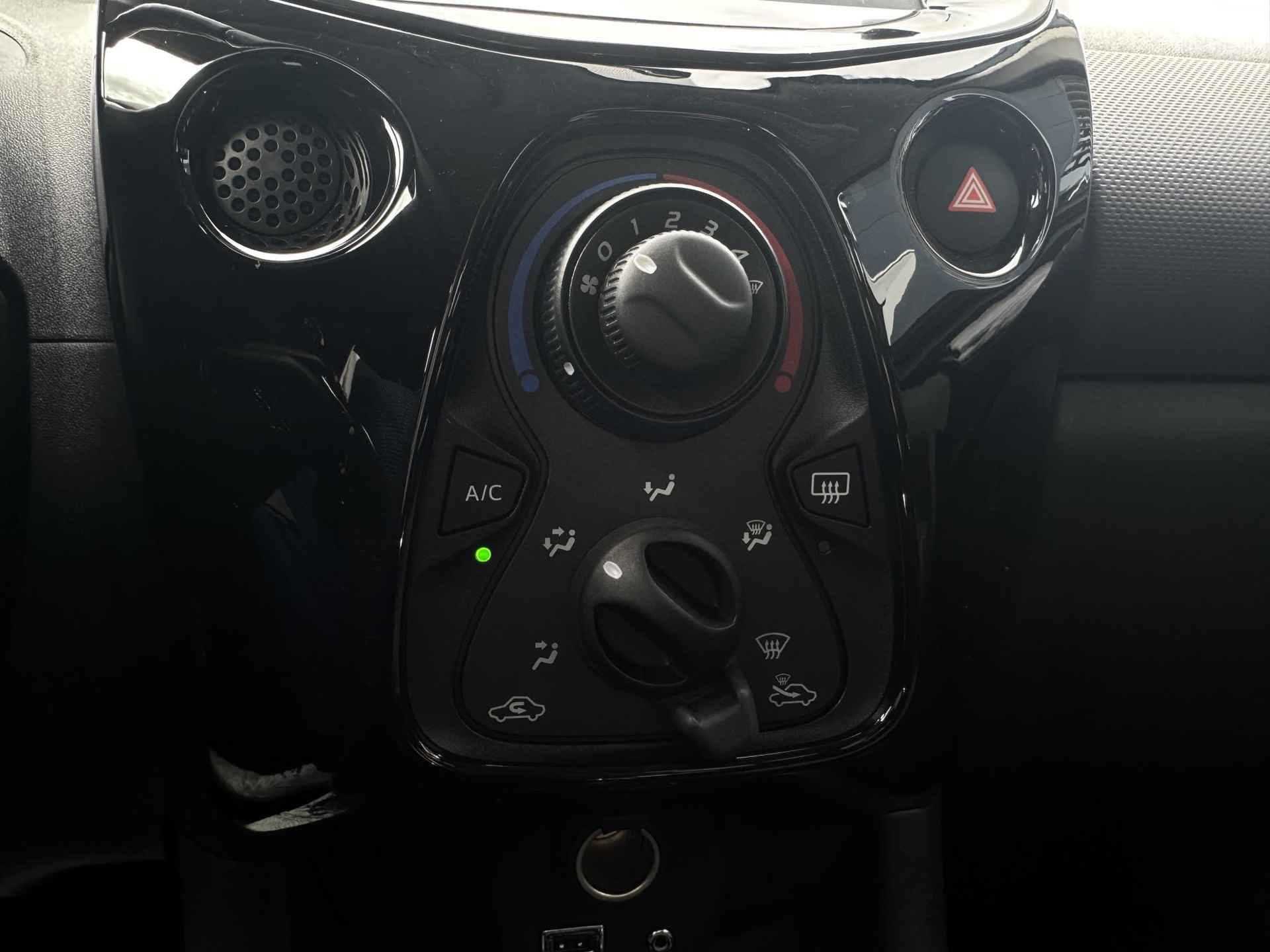 Peugeot 108 1.0 e-VTi Allure | Airco | Navigatie | Lichtmetalen velgen | Zeer compleet! - 15/30