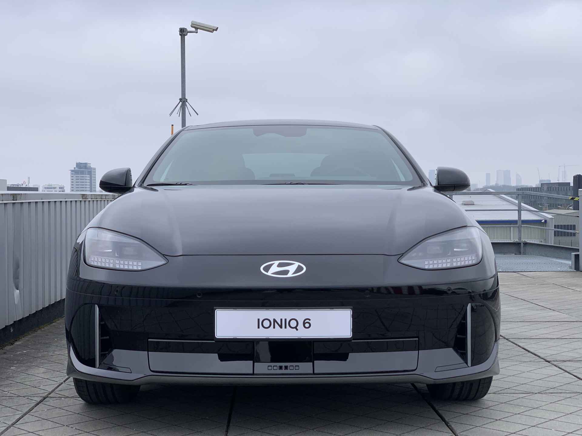 Hyundai IONIQ 6 Connect 77 kWh LEDER CUSTOM | 20 INCH VELGEN | KEYLESS | LONG RANGE | BESCHIKBAAR VANAF 28-09-2024 - 37/41
