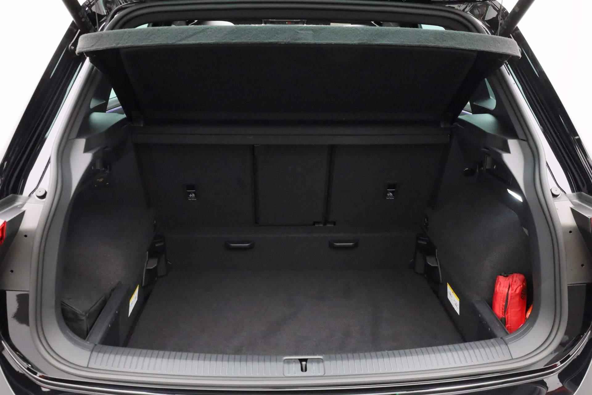 Volkswagen Tiguan 1.5 TSI 150PK DSG R-Line Business+ | Pano | Trekhaak | Keyless | Navi | Camera | 19 inch | ACC - 42/44