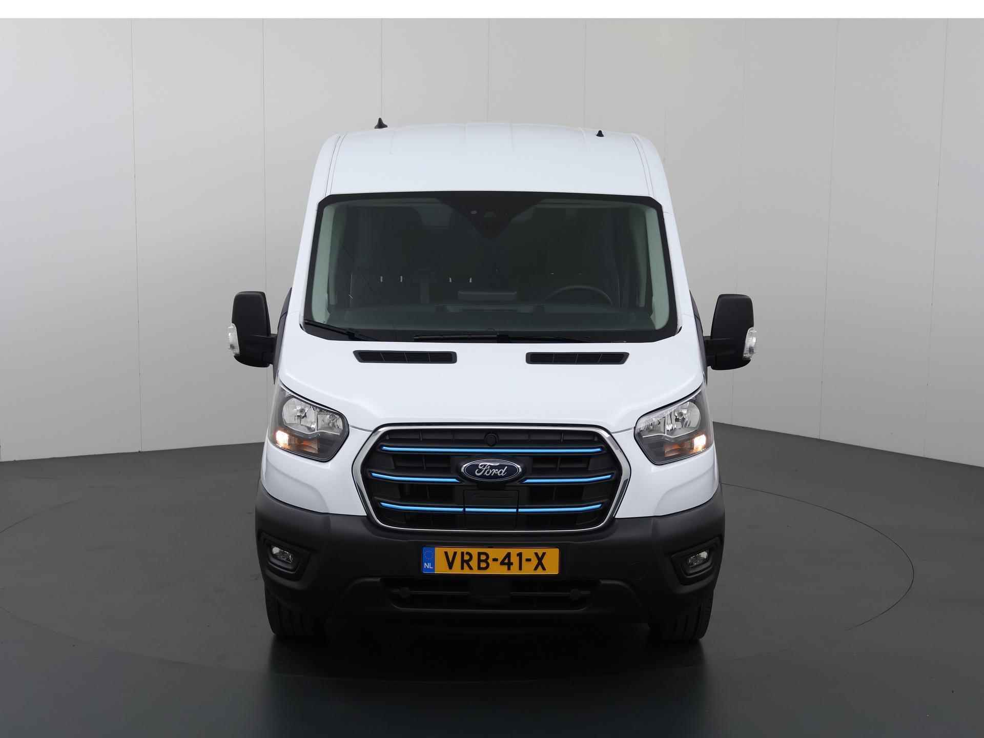 Ford E-Transit 350 L2 H2 Trend 68 kWh | Dubbele Cabine | Navigatie | Airco | Parkeercamera | LM Velgen | 6-persoons | 317 KM bereik | - 4/46