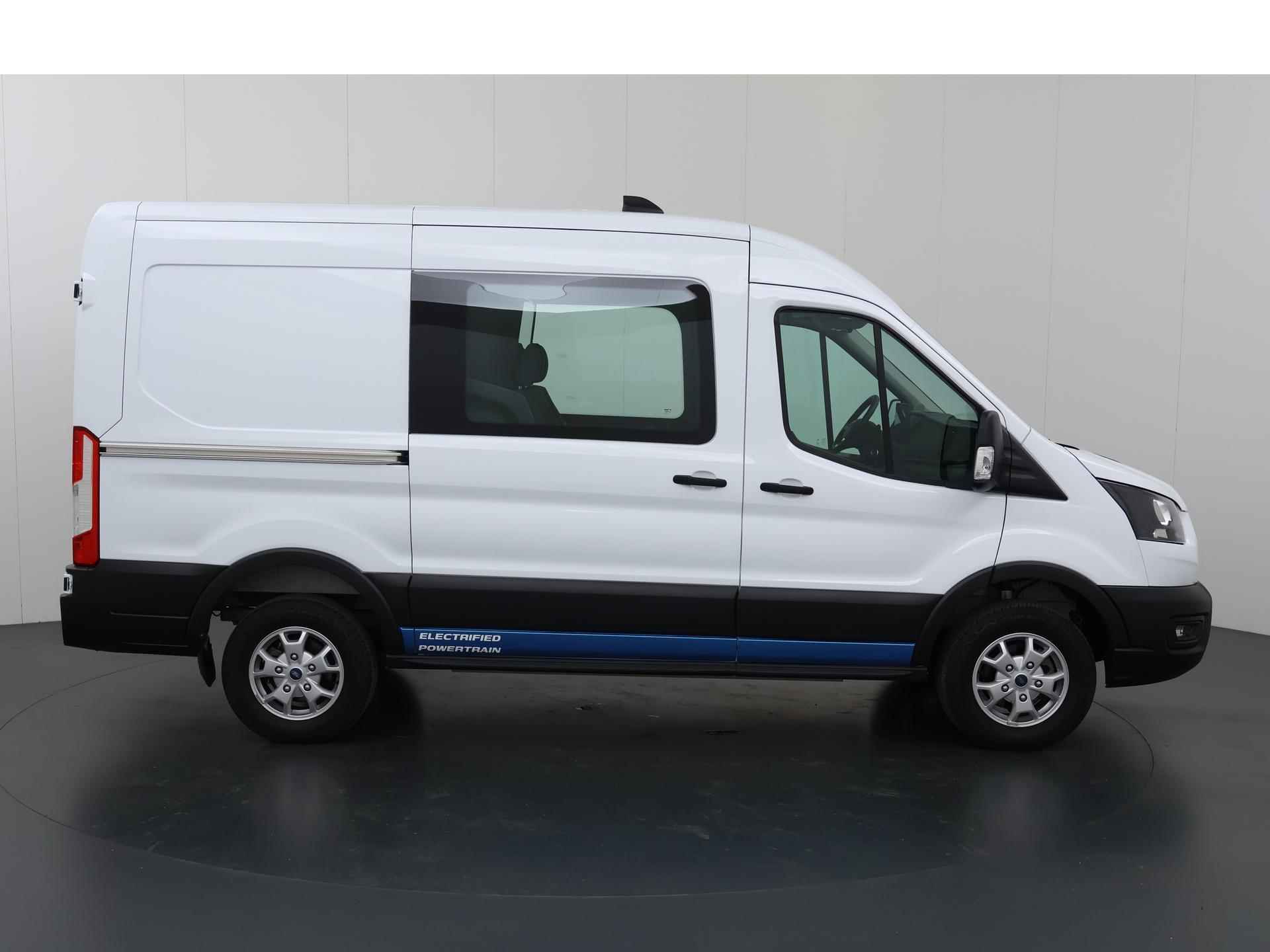 Ford E-Transit 350 L2 H2 Trend 68 kWh | Dubbele Cabine | Navigatie | Airco | Parkeercamera | LM Velgen | 6-persoons | 317 KM bereik | - 7/46