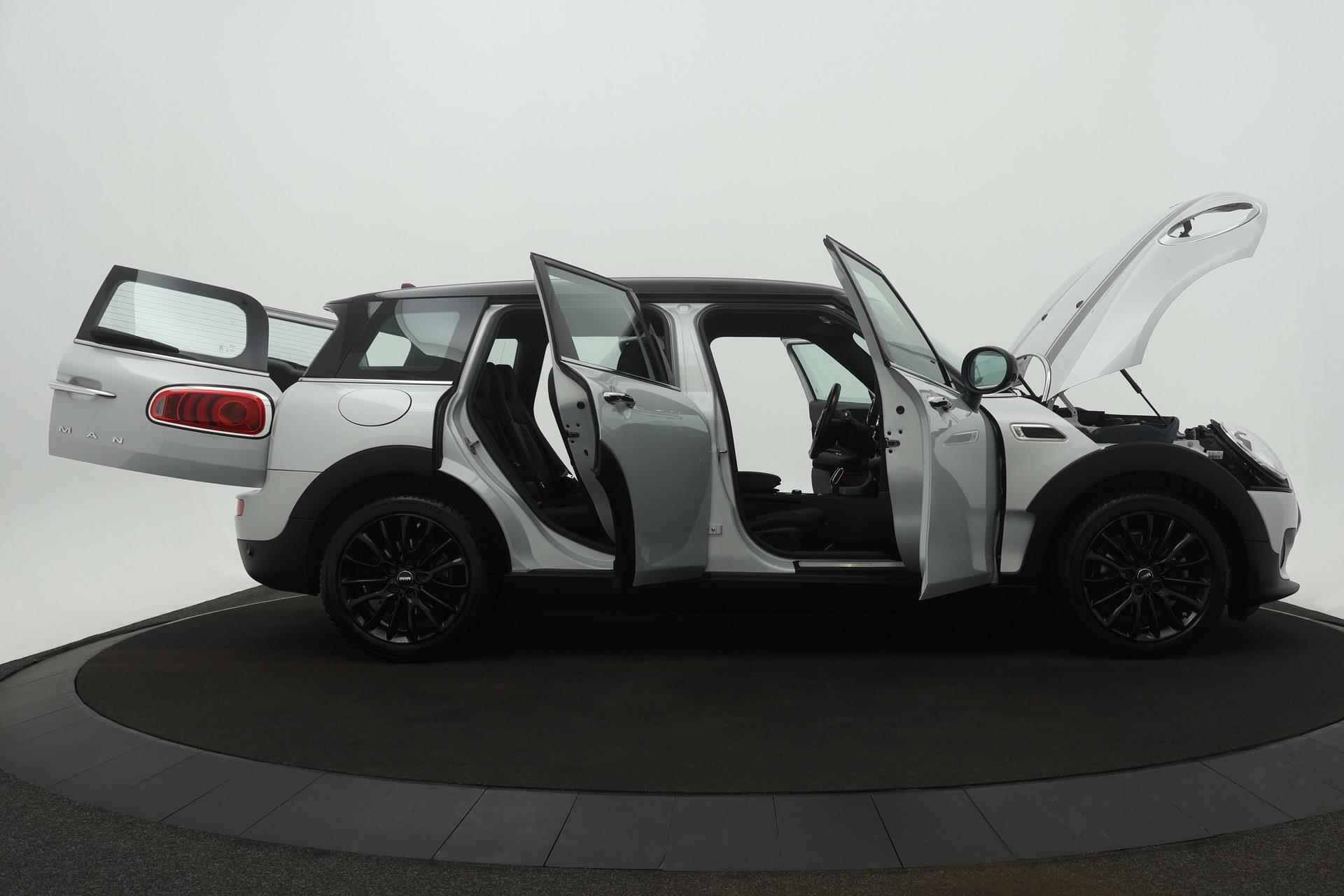 Mini Mini Clubman 1.5 135PK Cooper Bus. Edition Automaat | Navigatie | Climate control | Keyless | Sportstoelen+verwarming | LED | PDC | LMV 17 inch - 25/33