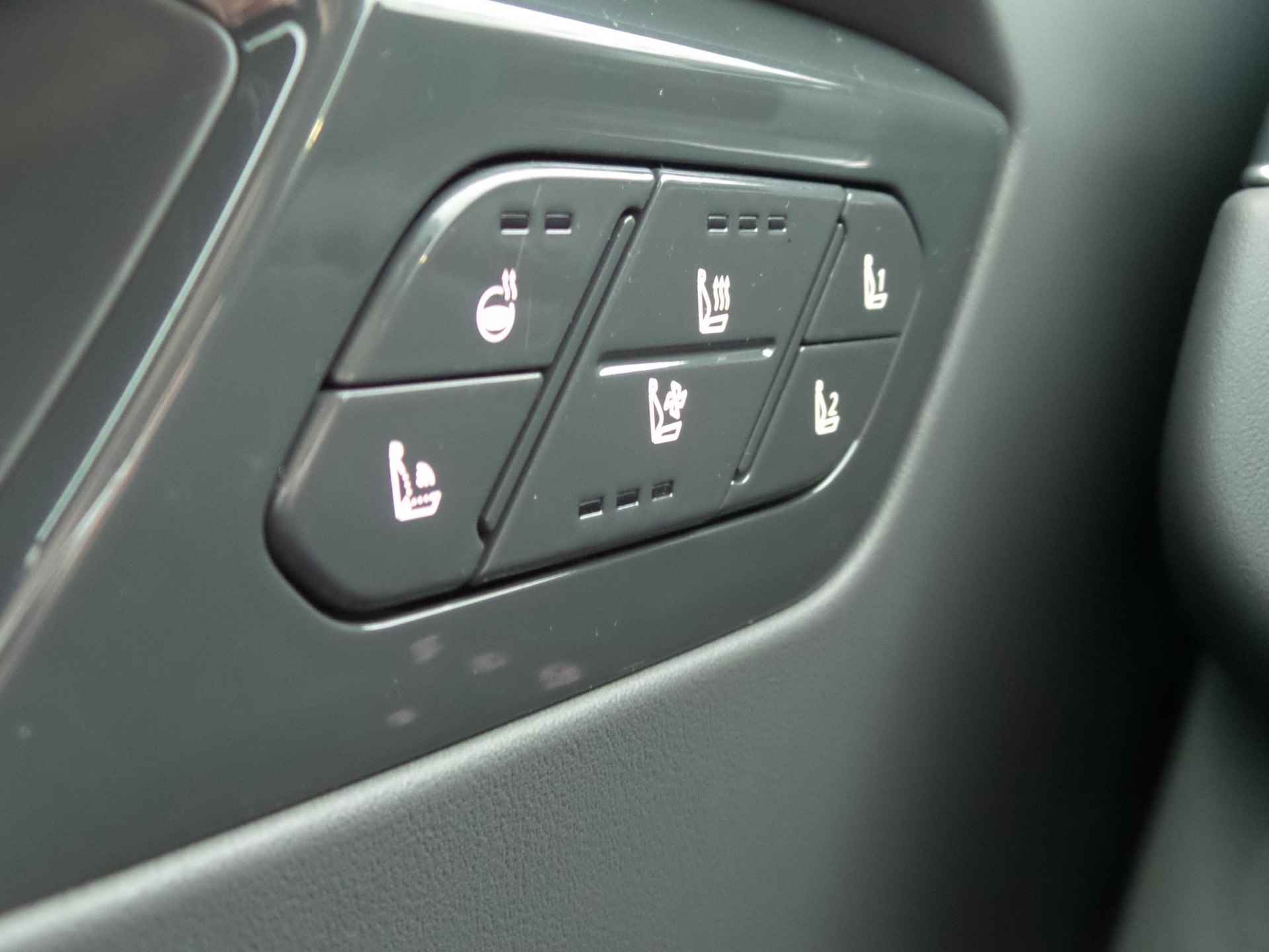Kia EV9 Launch Edition GT-Line AWD 99.8 kWh | Direct Beschikbaar | Clima | Navi | 7-Pers. | Adapt. Cruise | 21" | Head-Up | Stoel-/Stuurverwarming | Premium Audio | Schuif-/kanteldak - 25/33