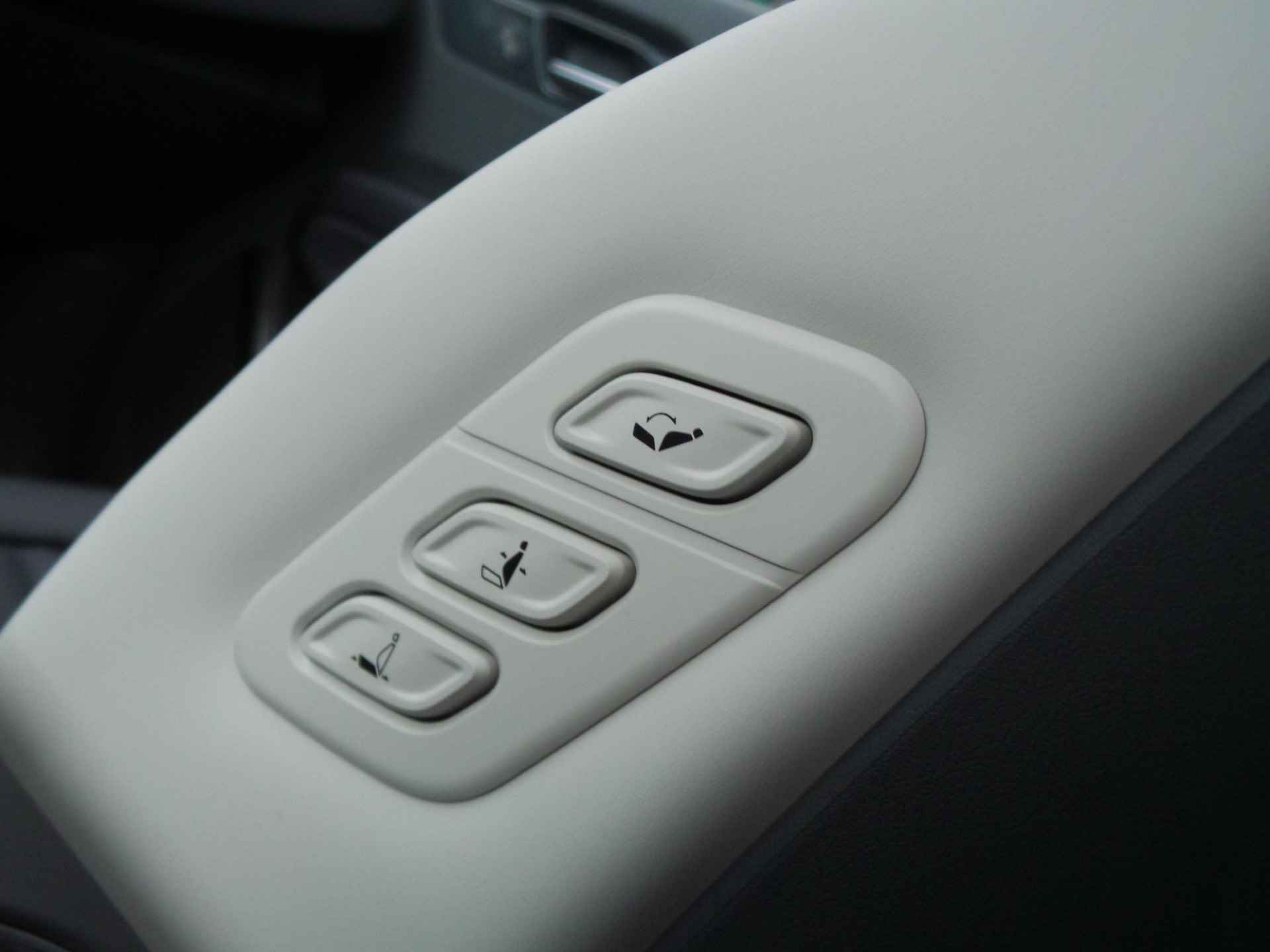 Kia EV9 Launch Edition GT-Line AWD 99.8 kWh | Direct Beschikbaar | Clima | Navi | 7-Pers. | Adapt. Cruise | 21" | Head-Up | Stoel-/Stuurverwarming | Premium Audio | Schuif-/kanteldak - 29/33