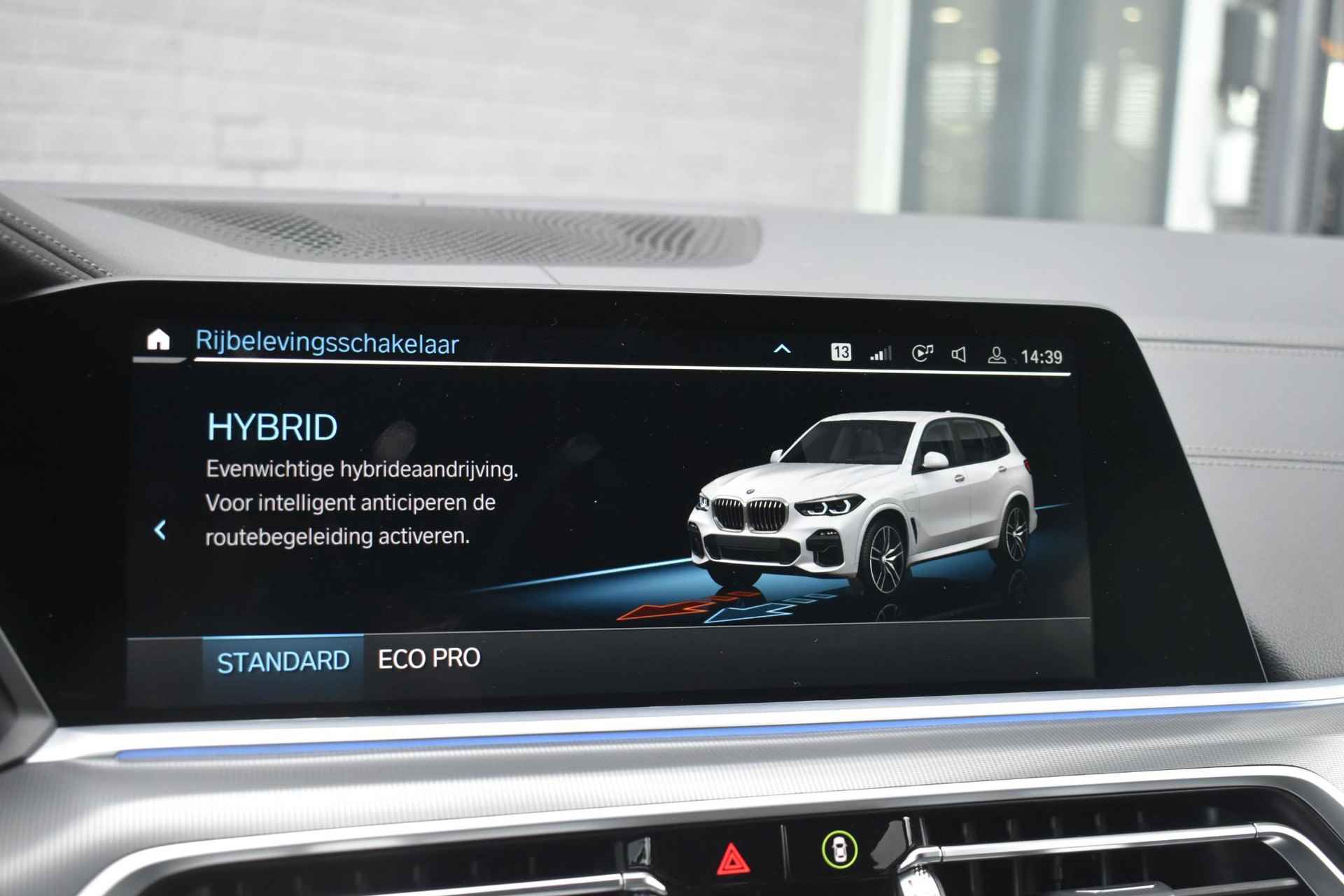 BMW X5 xDrive45e High Executive / SOH 95% / M Sport / Laser / Panoramadak / Trekhaak / Harman Kardon / Head-Up - 34/49