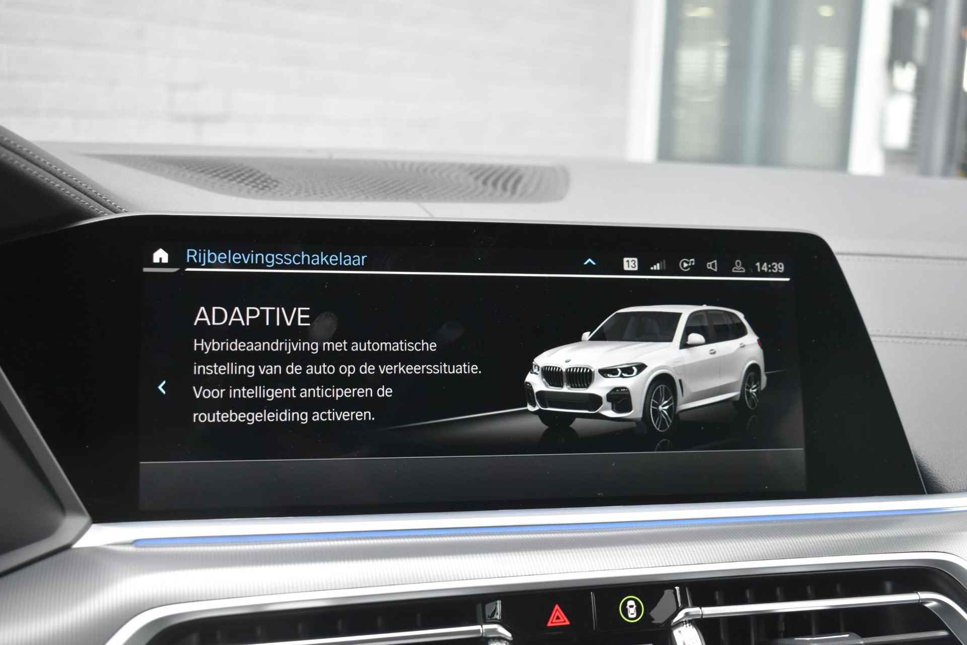 BMW X5 xDrive45e High Executive / SOH 95% / M Sport / Laser / Panoramadak / Trekhaak / Harman Kardon / Head-Up - 35/49