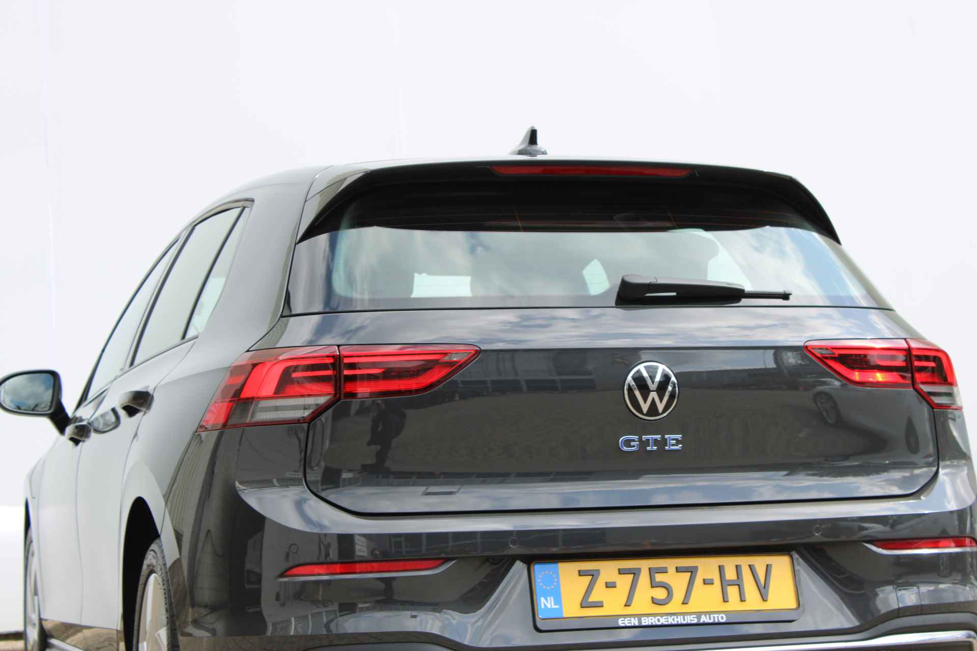 Volkswagen Golf GTE 1.4TSI 245pk | Virtual Cockpit | Navigatie | Keyless Entree | Sfeerverlichting | 17'' LMV | Draadloos Opladen | App-Connect - 37/39