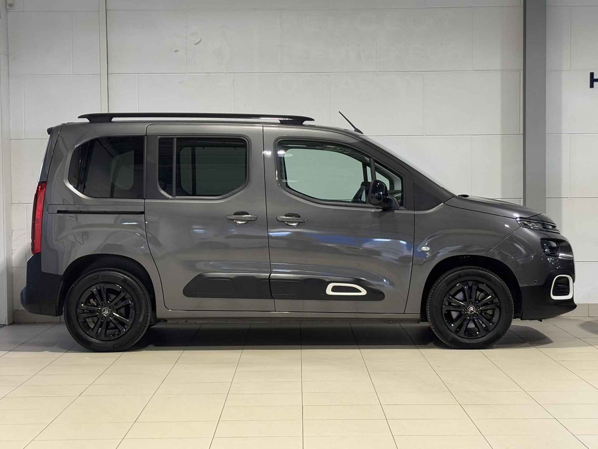 Citroën Berlingo MPV Shine 1.2 Turbo 130pk EAT8 AUTOMAAT | PANODAK | NAVI | CAMERA | MODUTOP | KEYLESS ENTRY | STOELVERW. | DODEHOEKBEW. | CLIMA | DAB+ | - 12/67