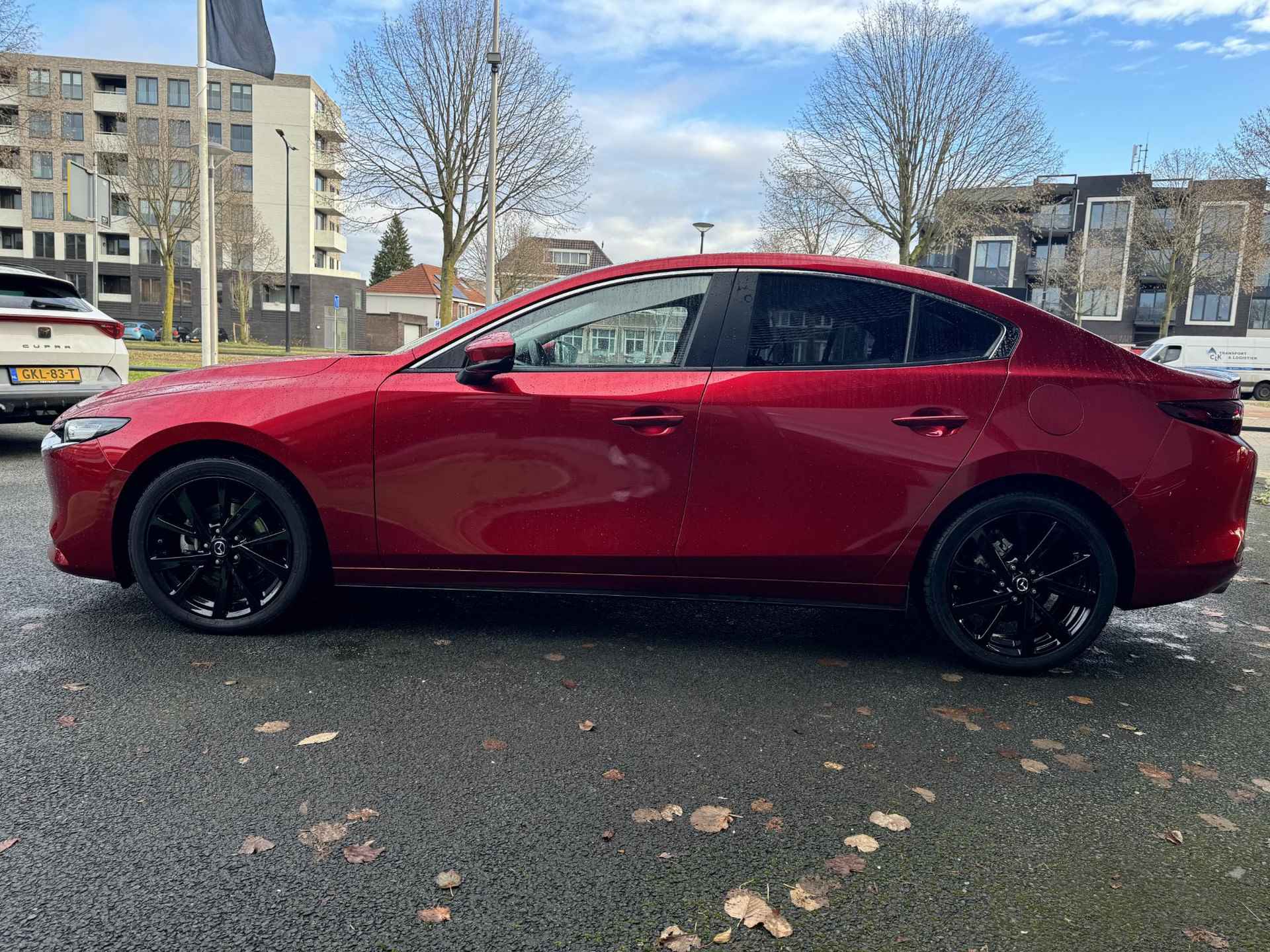 Mazda 3 Sedan Automaat 2.0 e-Sky-X 186 Comfort /Dealeronderhouden/Afn. Trekhaak/Navi/HUD/Keyless/ECC/CarPlay/18 inch LMV Black - 5/28