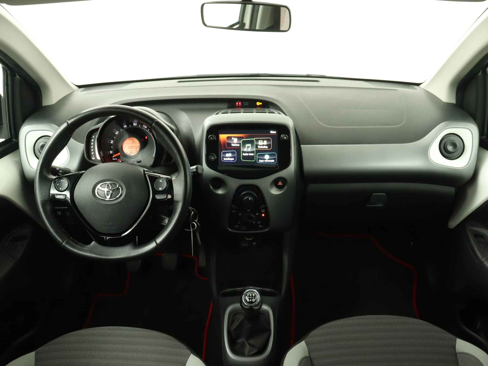 Toyota Aygo 5-deurs 1.0 VVT-i x-first | Airco | Achteruitrijcamera | Apple CarPlay / Android Auto | Lichtmetalen velgen | - 6/39