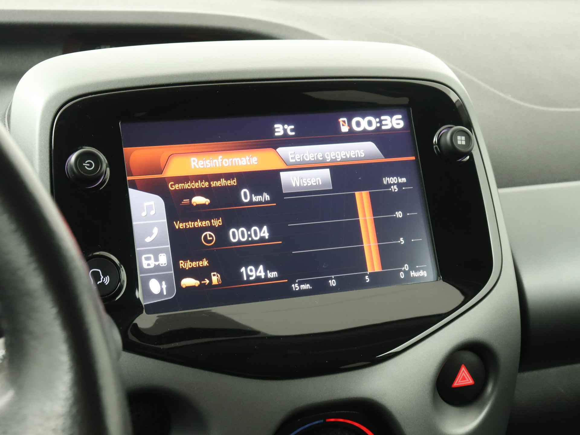 Toyota Aygo 5-deurs 1.0 VVT-i x-first | Airco | Achteruitrijcamera | Apple CarPlay / Android Auto | Lichtmetalen velgen | - 12/39