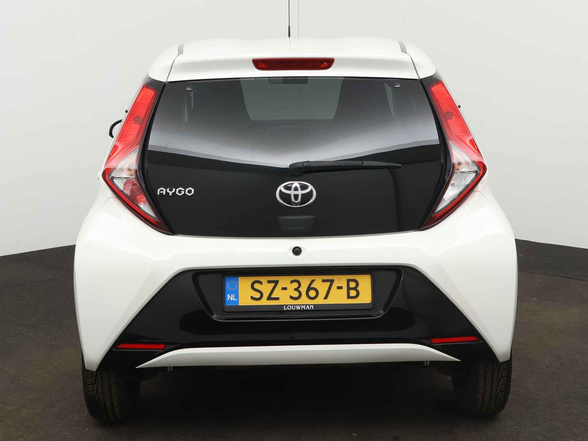 Toyota Aygo 5-deurs 1.0 VVT-i x-first | Airco | Achteruitrijcamera | Apple CarPlay / Android Auto | Lichtmetalen velgen | - 35/39