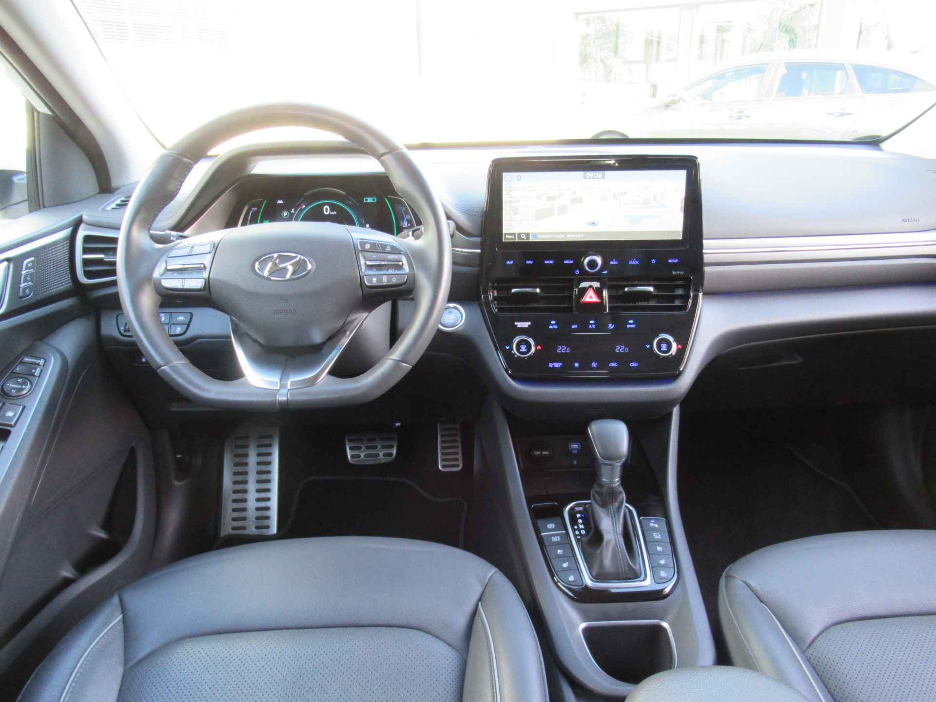 Hyundai IONIQ 1.6 GDi PHEV Plug in Premium 2e eigen | dealer onderh | full options! | nwe model - 27/40