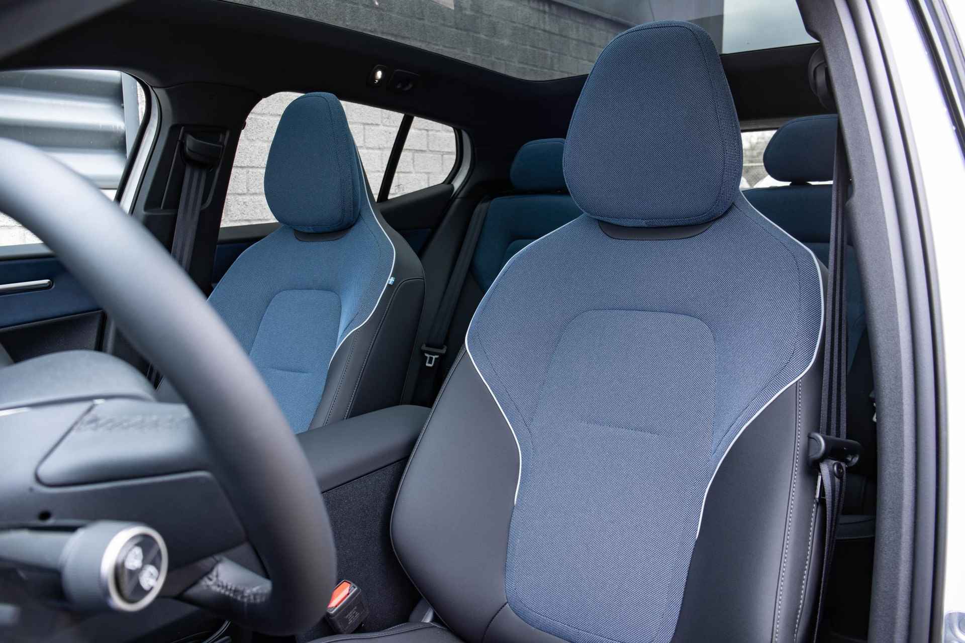 Volvo EX30 Single Motor Extended Range Ultra 69 kWh | Warmtepomp | Panoramadak | Stuur- en stoelverwarming | Premium Audio | Adaptive Cruise Control | Elektrisch bedienbare voorstoelen - 16/32