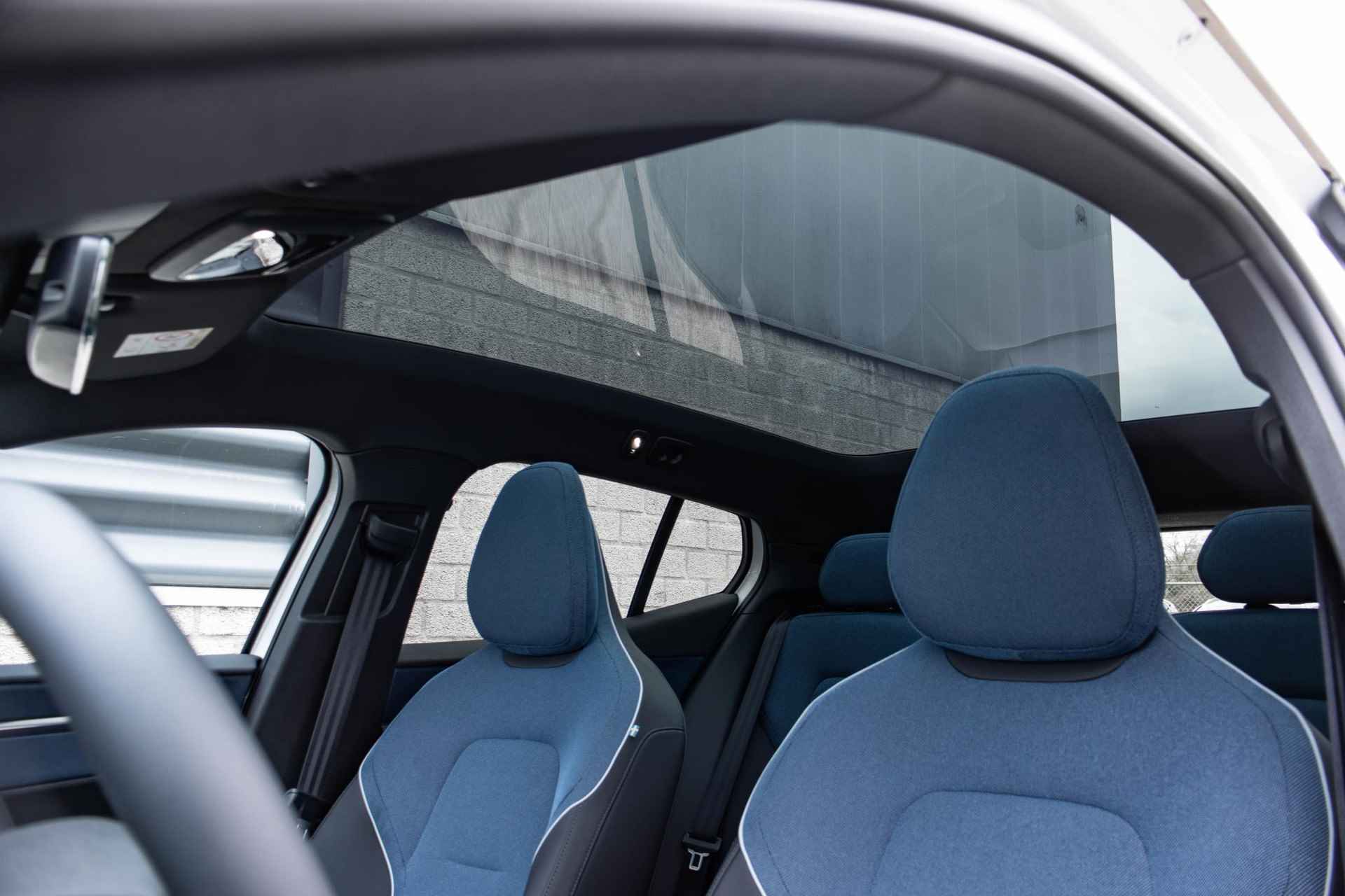 Volvo EX30 Single Motor Extended Range Ultra 69 kWh | Warmtepomp | Panoramadak | Stuur- en stoelverwarming | Premium Audio | Adaptive Cruise Control | Elektrisch bedienbare voorstoelen - 27/32