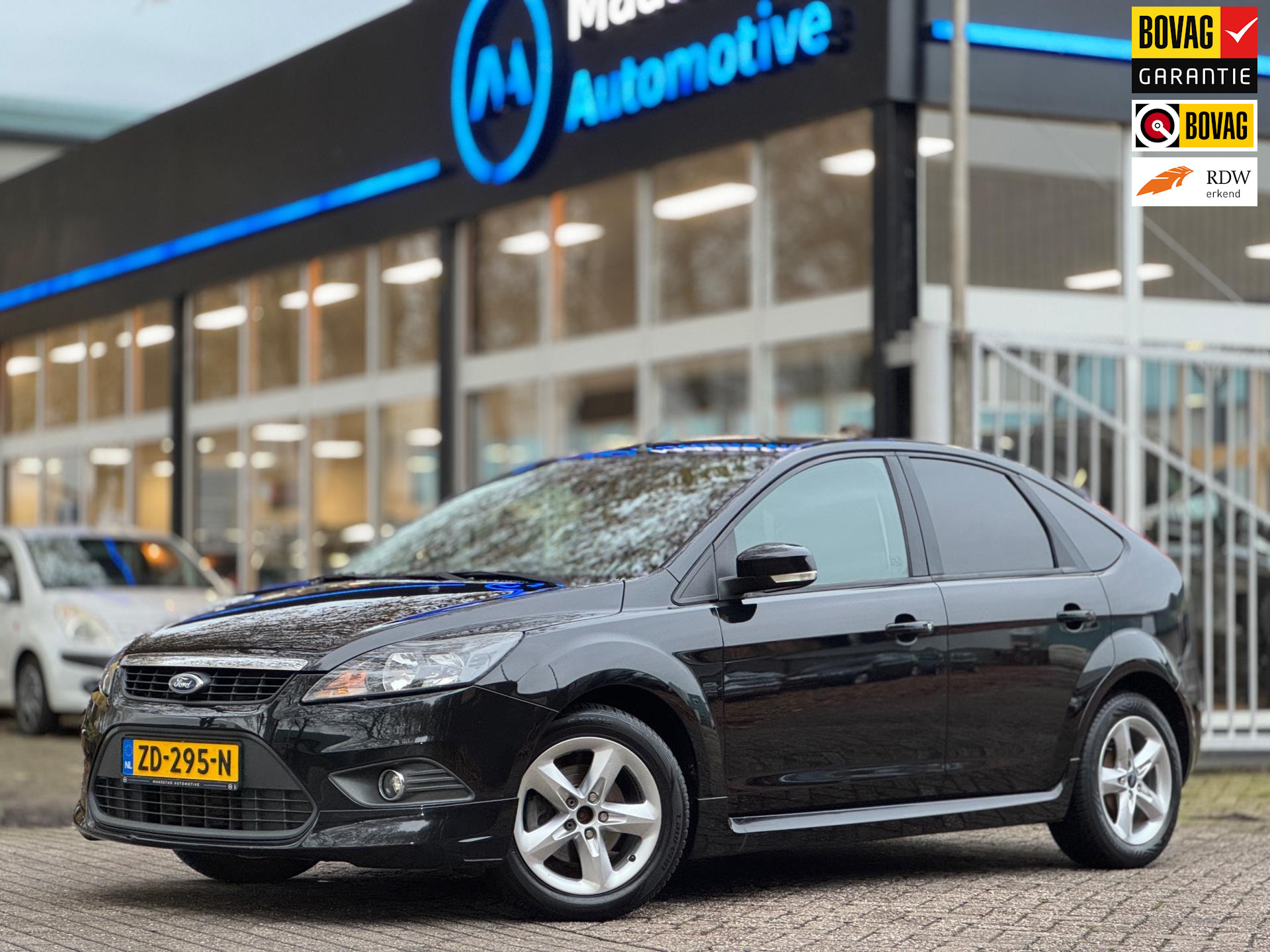 Ford Focus 1.6 Ghia|RS-uitvoering|Cruise|Unieke uitvoering|Half leder|Facelift|APK bij aflevering|Armsteun