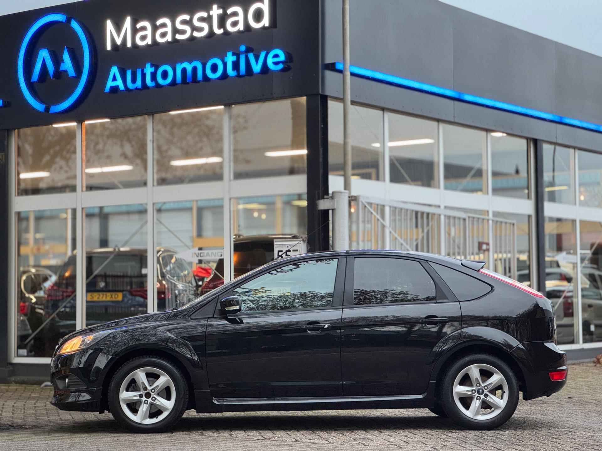 Ford Focus 1.6 Ghia|RS-uitvoering|Cruise|Unieke uitvoering|Half leder|Facelift|APK bij aflevering|Armsteun - 6/47