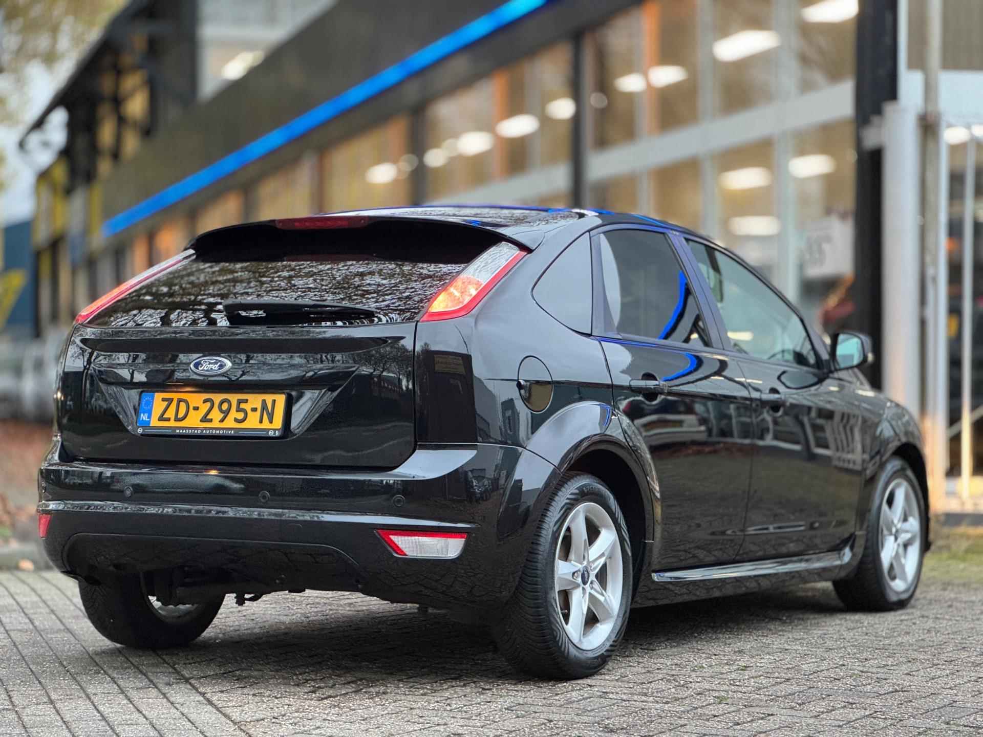 Ford Focus 1.6 Ghia|RS-uitvoering|Cruise|Unieke uitvoering|Half leder|Facelift|APK bij aflevering|Armsteun - 7/47