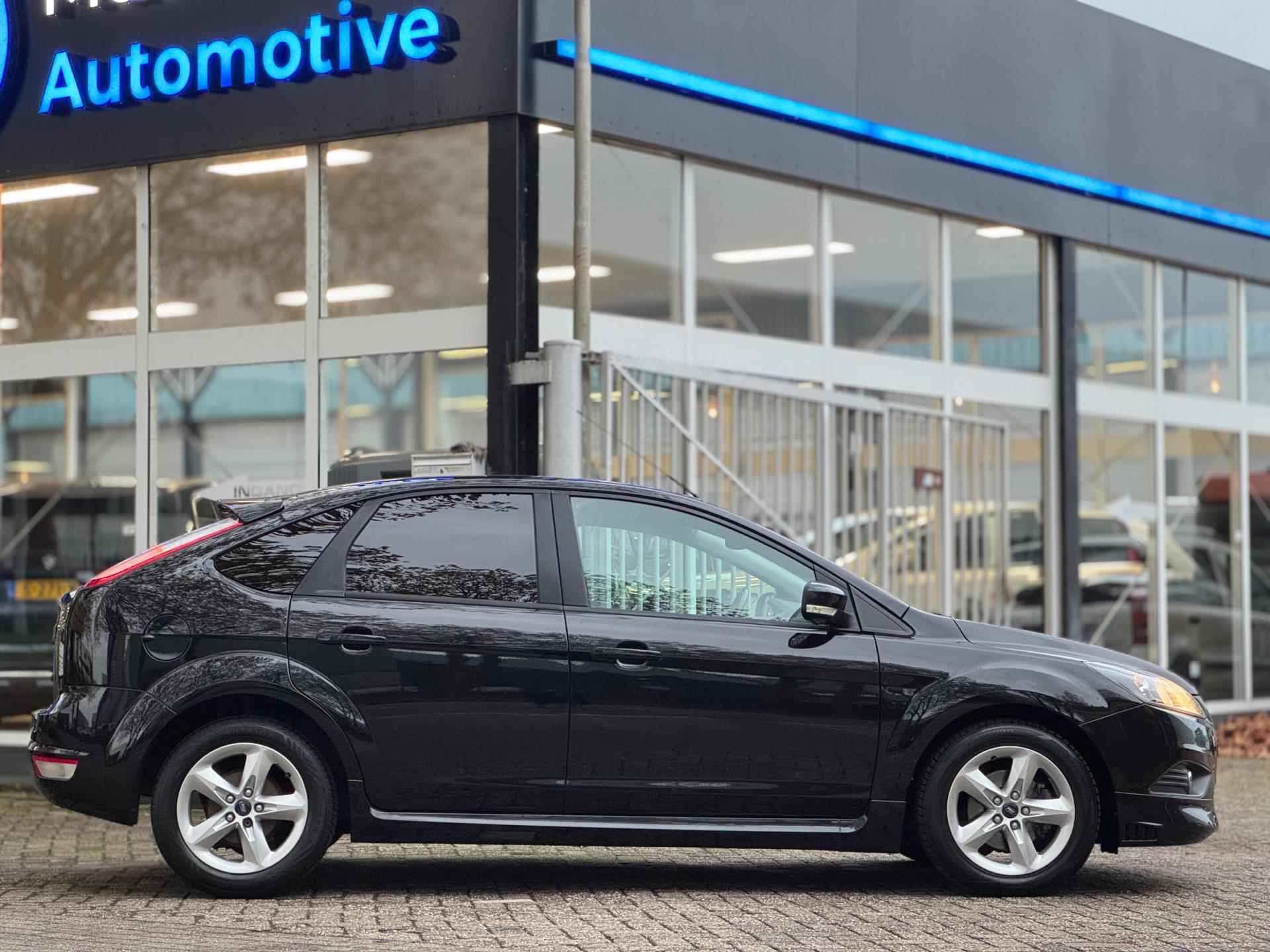 Ford Focus 1.6 Ghia|RS-uitvoering|Cruise|Unieke uitvoering|Half leder|Facelift|APK bij aflevering|Armsteun - 8/47