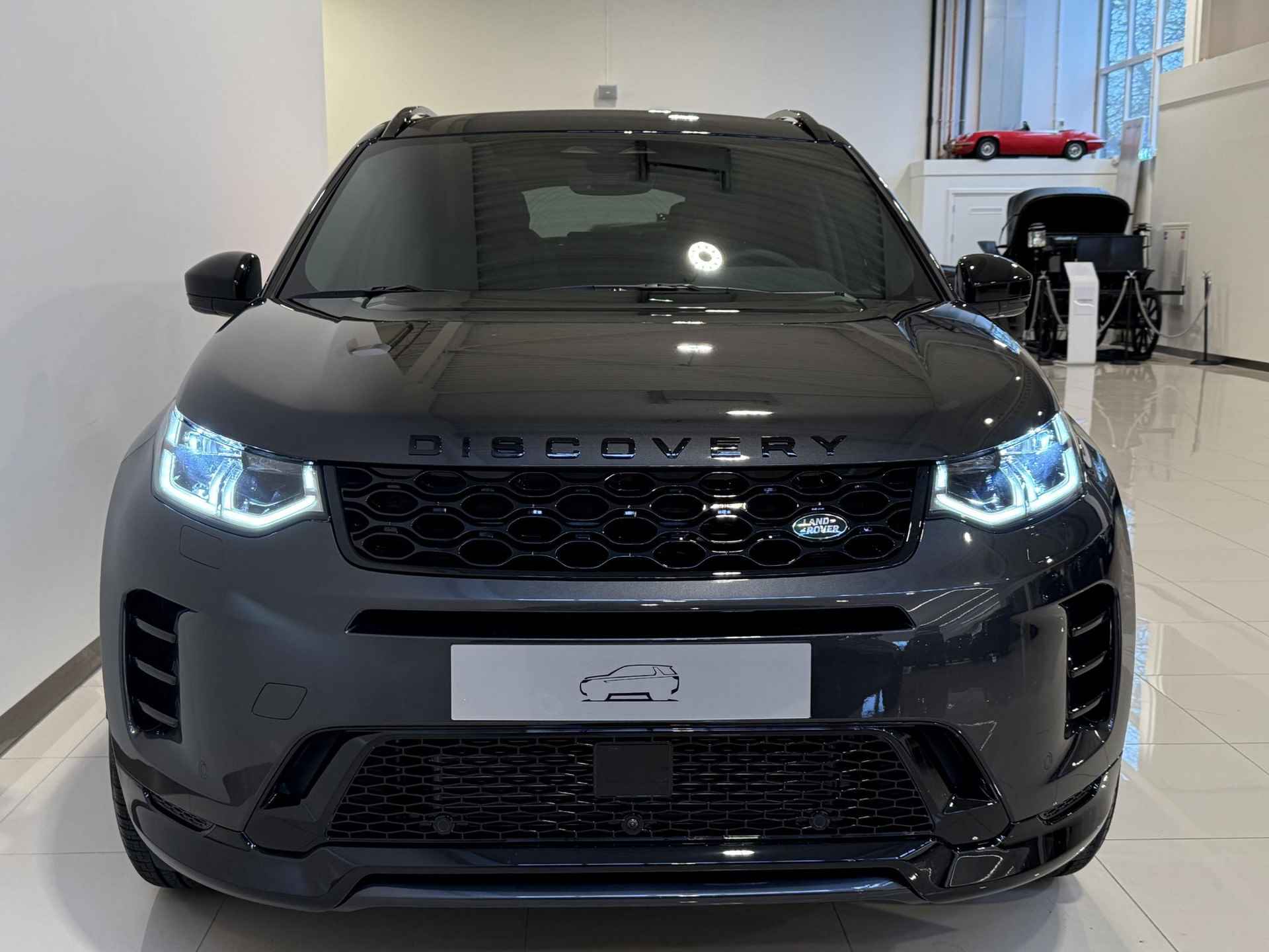 Land Rover Discovery Sport 1.5 P270e PHEV Dynamic Edition | Panoramadak | 20 inch Gloss Black | Black Pack | Cold Climate pack | NIEUW | Direct uit voorraad Leverbaar! - 2/27