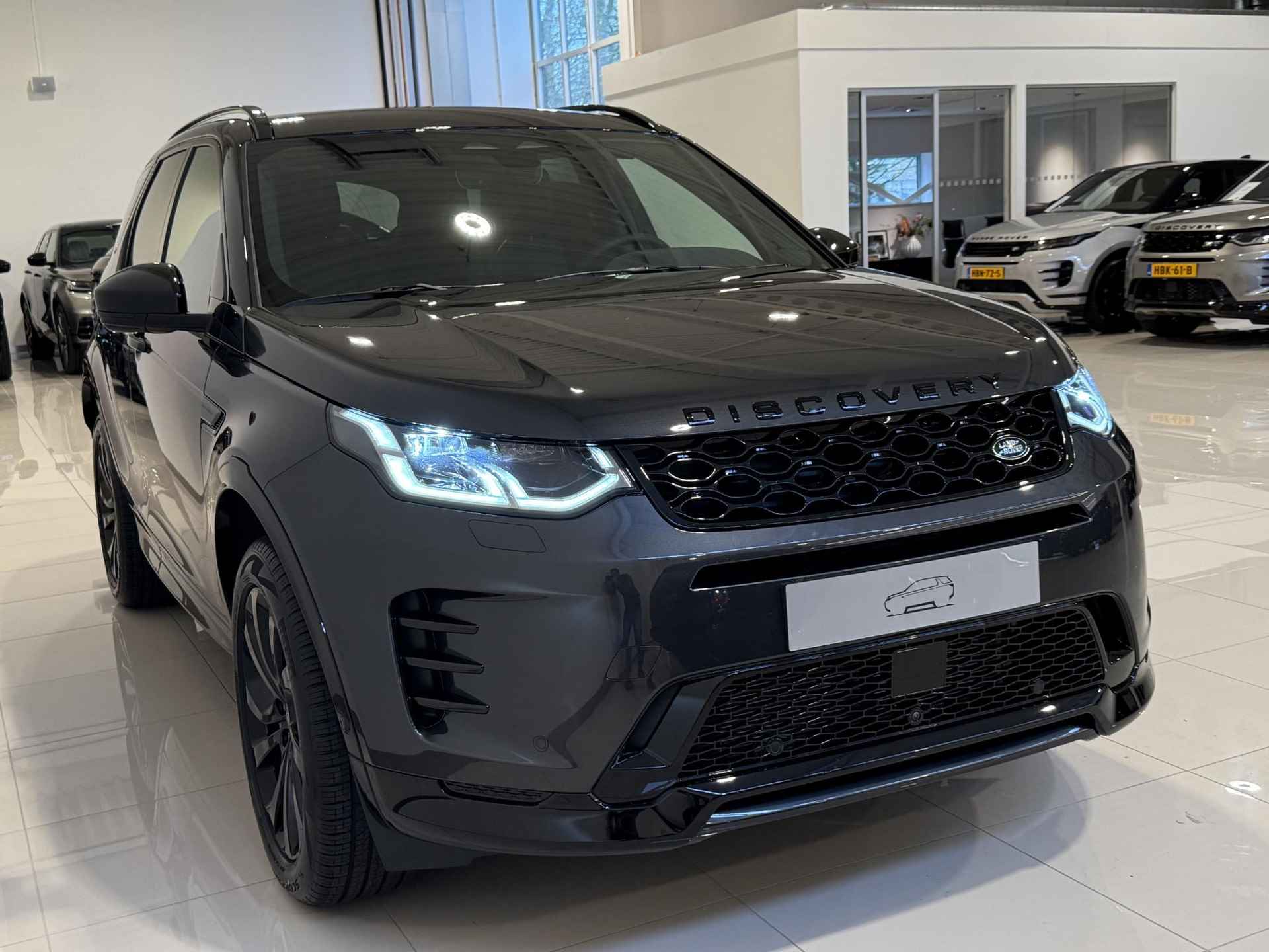 Land Rover Discovery Sport 1.5 P270e PHEV Dynamic Edition | Panoramadak | 20 inch Gloss Black | Black Pack | Cold Climate pack | NIEUW | Direct uit voorraad Leverbaar! - 3/27