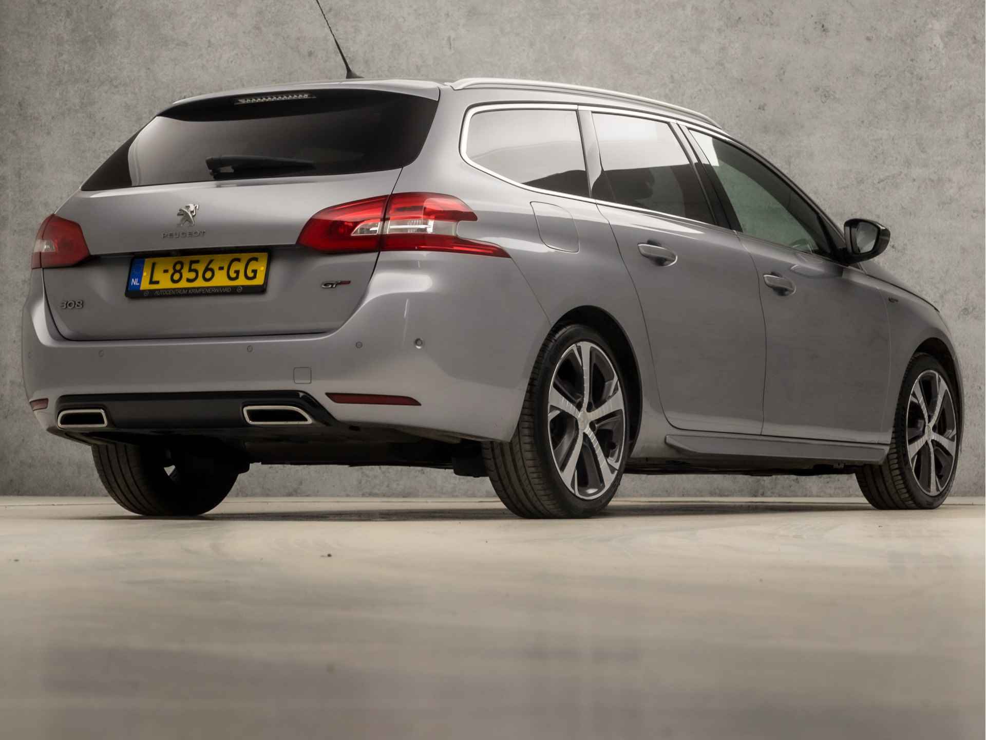 Peugeot 308 SW 1.2 PureTech GT Line Sport Automaat (PANORAMADAK, APPLE CARPLAY, GROOT NAVI, 360 CAMERA, MASSAGE, STOELVERWARMING, LEDER/ALCANTARA, HEAD-UP DISPLAY, ADAPTIVE CRUISE, NIEUWE APK, NIEUWSTAAT) - 5/39