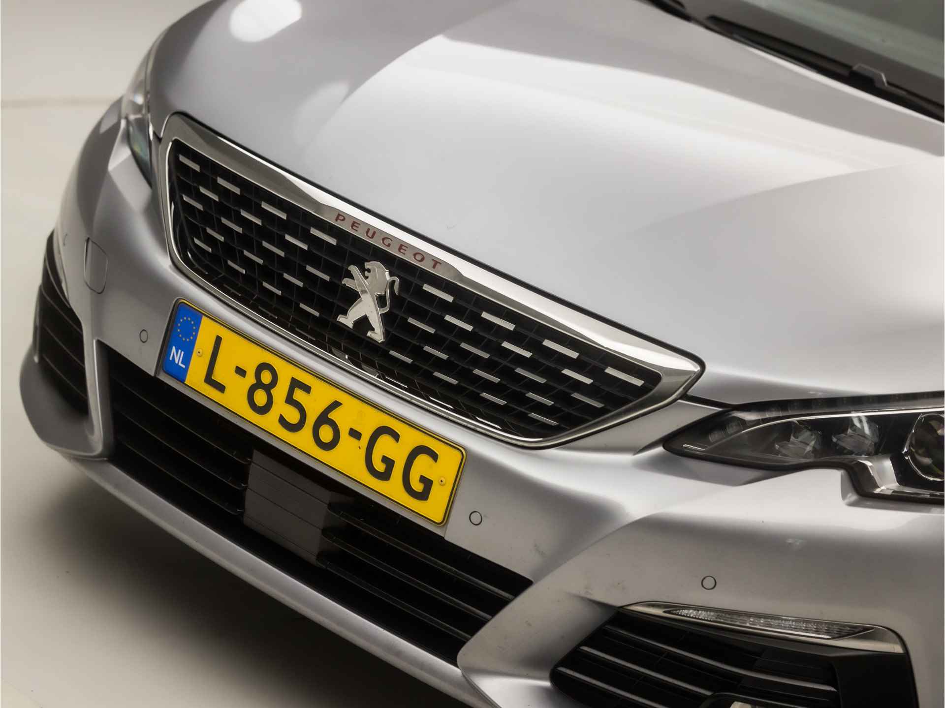 Peugeot 308 SW 1.2 PureTech GT Line Sport Automaat (PANORAMADAK, APPLE CARPLAY, GROOT NAVI, 360 CAMERA, MASSAGE, STOELVERWARMING, LEDER/ALCANTARA, HEAD-UP DISPLAY, ADAPTIVE CRUISE, NIEUWE APK, NIEUWSTAAT) - 35/39