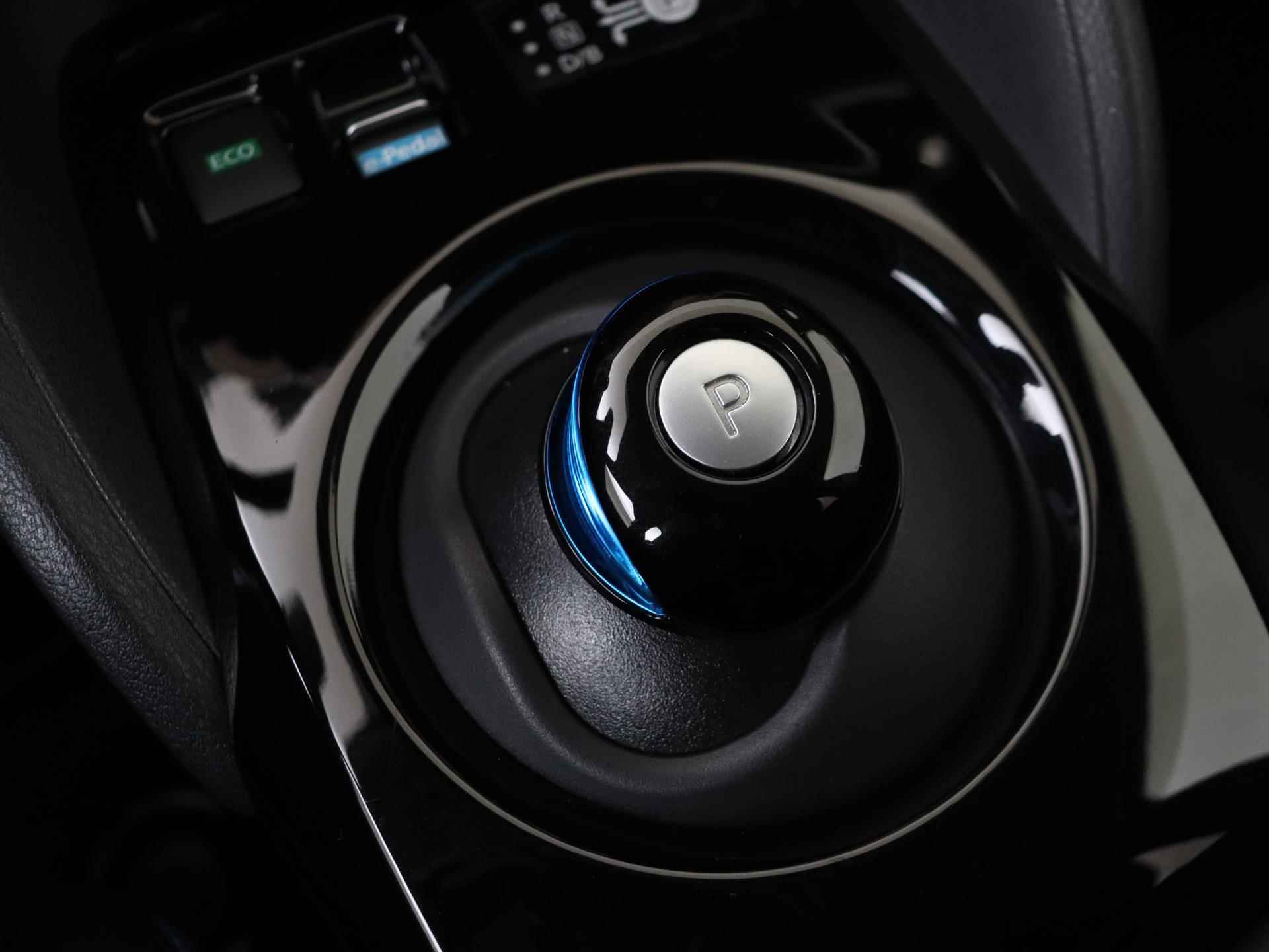 Nissan LEAF N-Connecta 40 kWh | 360 Camera's | Stuur en stoelverwarming - 13/35