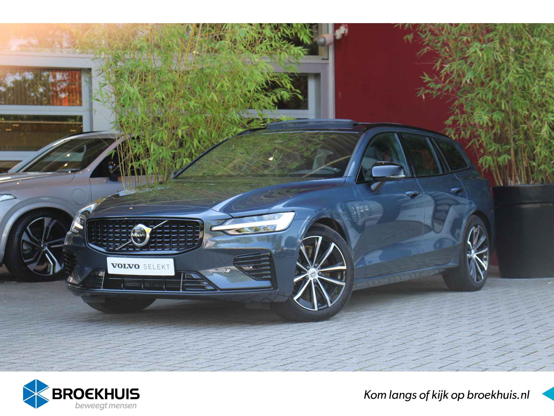 Volvo V60 T6 Recharge AWD Plus Dark | Trekhaak | 360 Camera | Schuifdak | Adaptive Cruise | Stuur/stoelverwarming - 1/25