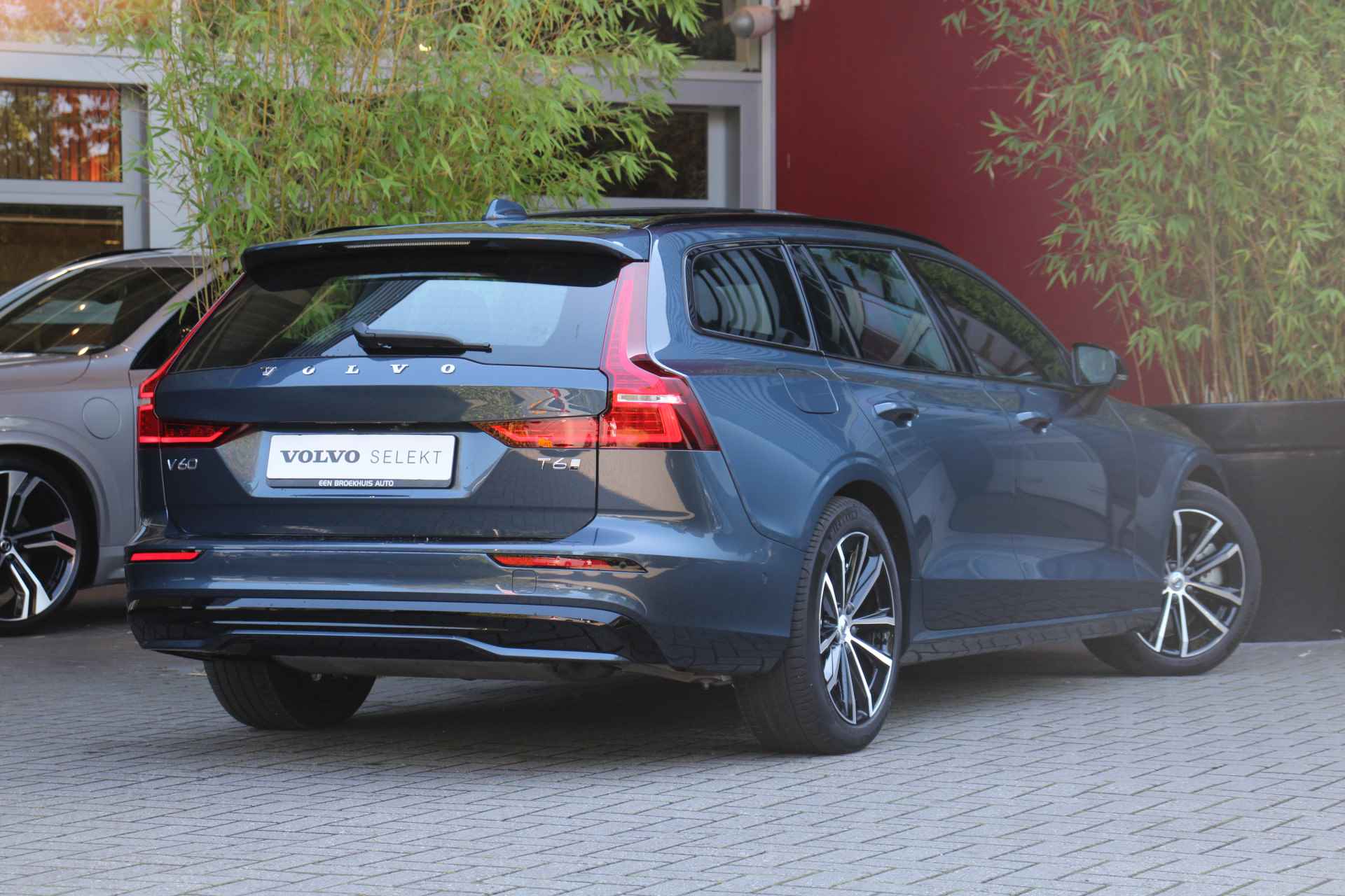 Volvo V60 T6 Recharge AWD Plus Dark | Trekhaak | 360 Camera | Schuifdak | Adaptive Cruise | Stuur/stoelverwarming - 3/25