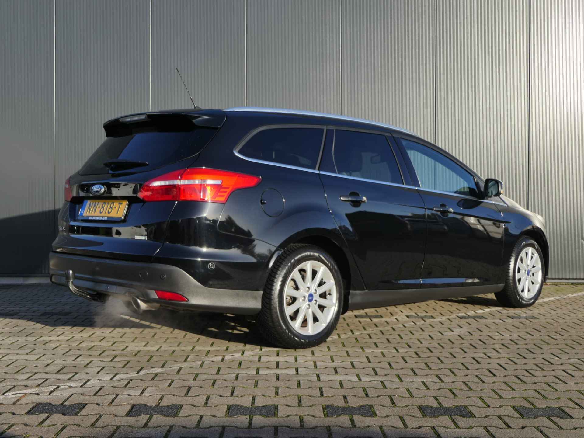 Ford Focus Wagon 1.5 182pk Titanium Cruise control | Airco | Stoel & stuur- verwarming | Camera| Parkeersensoren voor + achter - 4/34