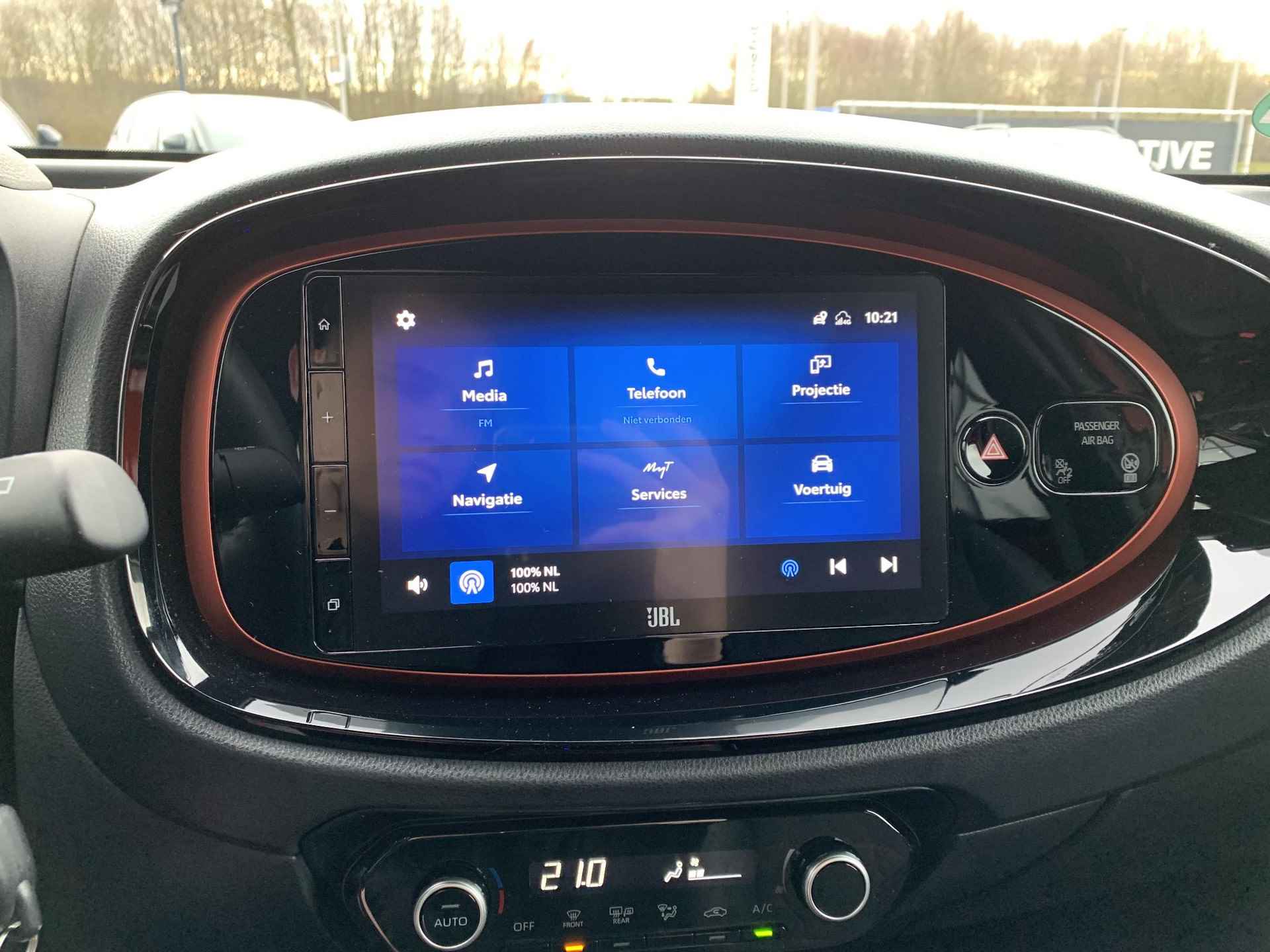 Toyota Aygo X 1.0 VVT-i S-CVT Envy Apple carplay/android auto| Lichtmetalen velgen | Climate Control | Cruise control adaptief | Navigatie | Achteruitrijcamera | - 15/24