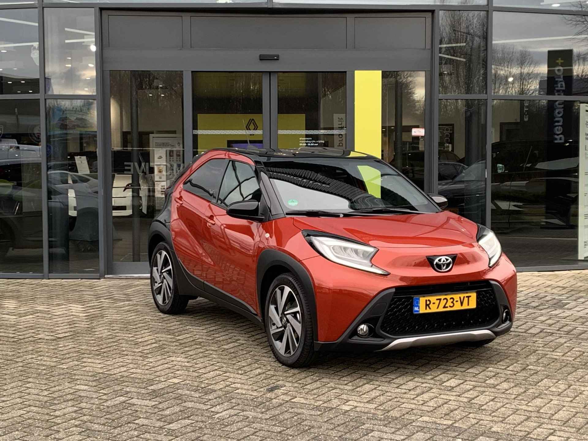 Toyota Aygo X 1.0 VVT-i S-CVT Envy Apple carplay/android auto| Lichtmetalen velgen | Climate Control | Cruise control adaptief | Navigatie | Achteruitrijcamera | - 2/24