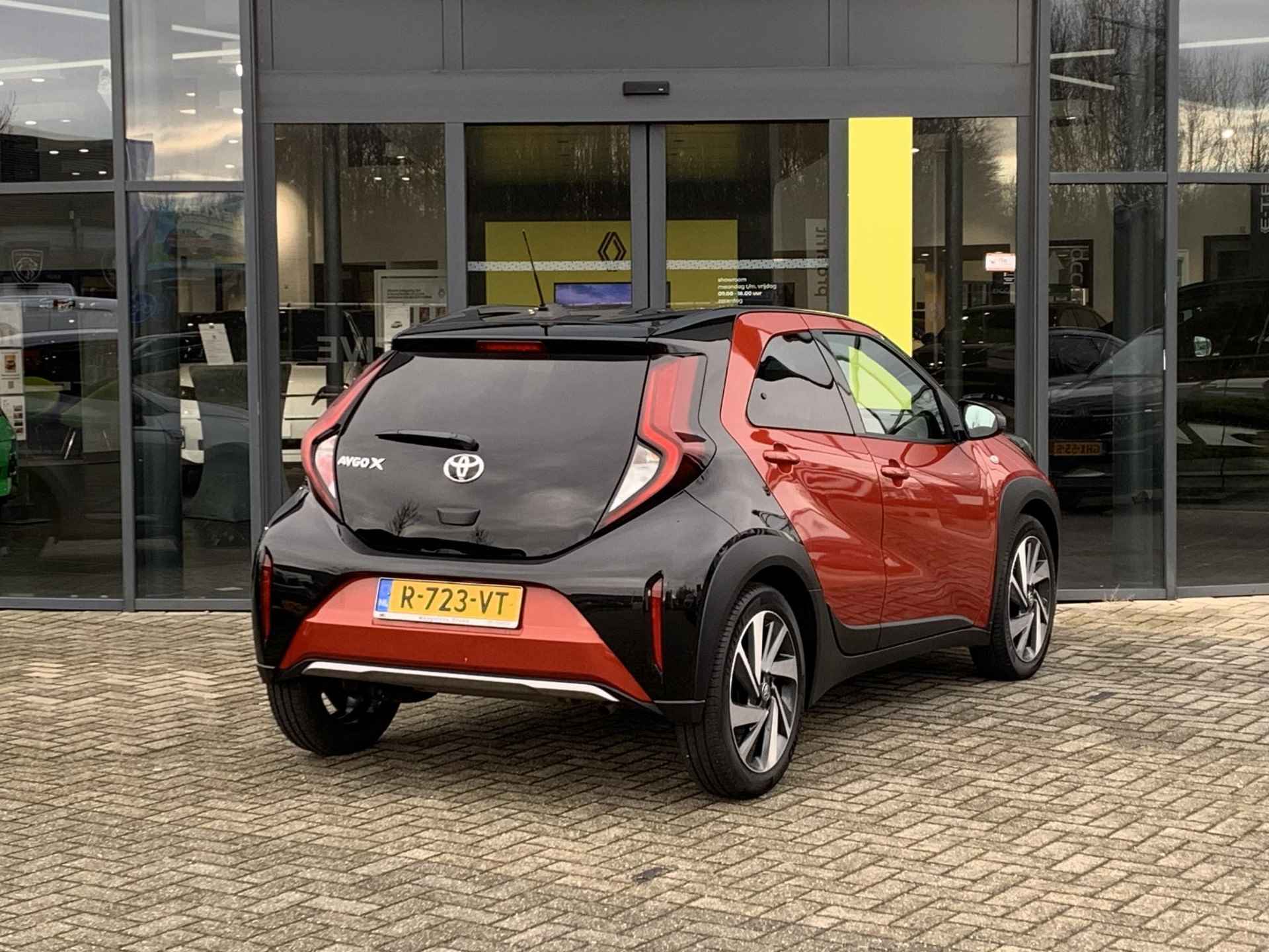 Toyota Aygo X 1.0 VVT-i S-CVT Envy Apple carplay/android auto| Lichtmetalen velgen | Climate Control | Cruise control adaptief | Navigatie | Achteruitrijcamera | - 3/24