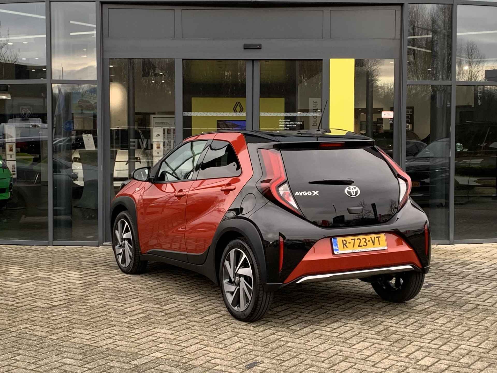 Toyota Aygo X 1.0 VVT-i S-CVT Envy Apple carplay/android auto| Lichtmetalen velgen | Climate Control | Cruise control adaptief | Navigatie | Achteruitrijcamera | - 4/24