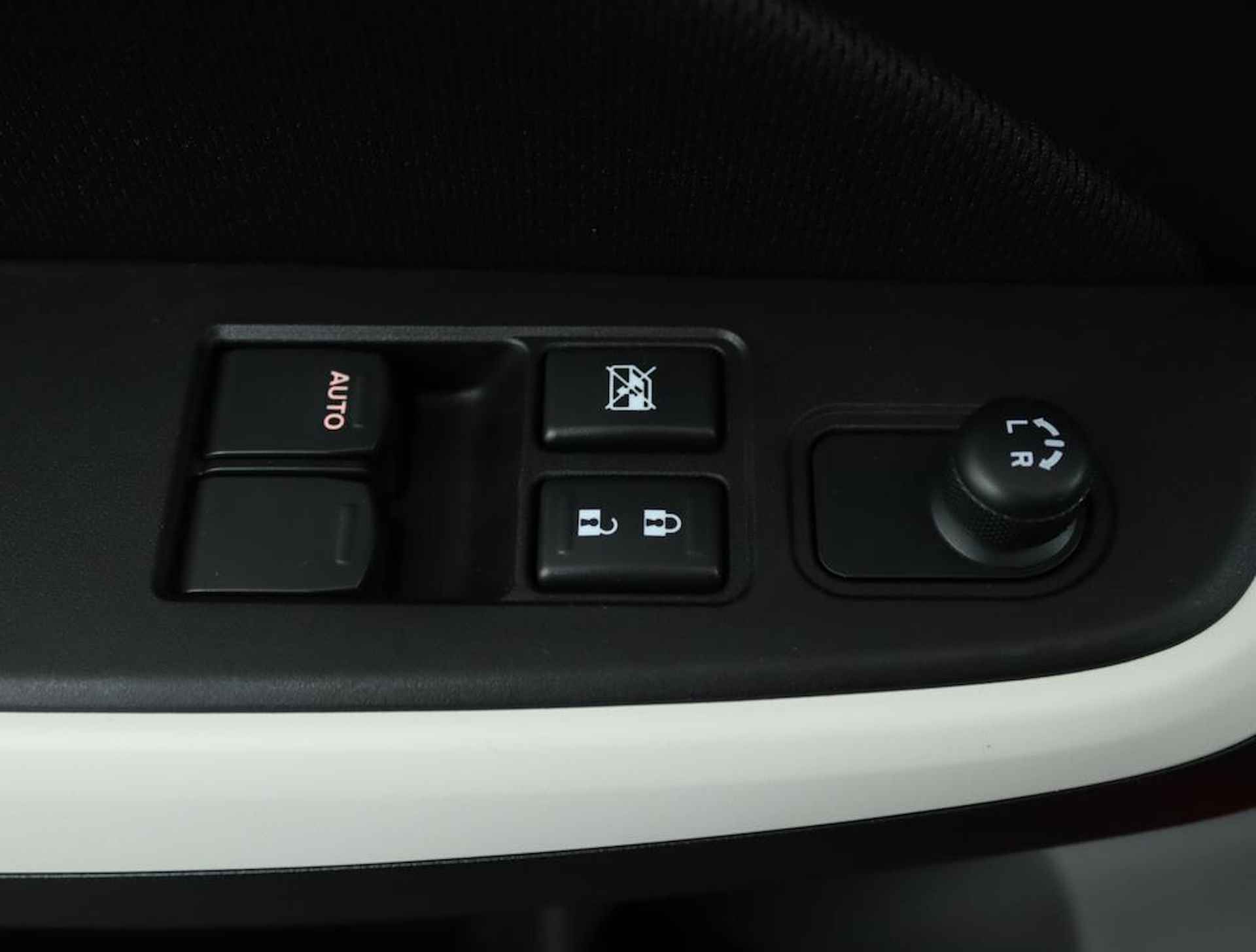 Suzuki Swift 1.2 Select | Airco | achteruitrijcamera | Stoelverwarming | Lichtmetalen velgen | Apple car Play , Android auto | All season banden | - 27/51