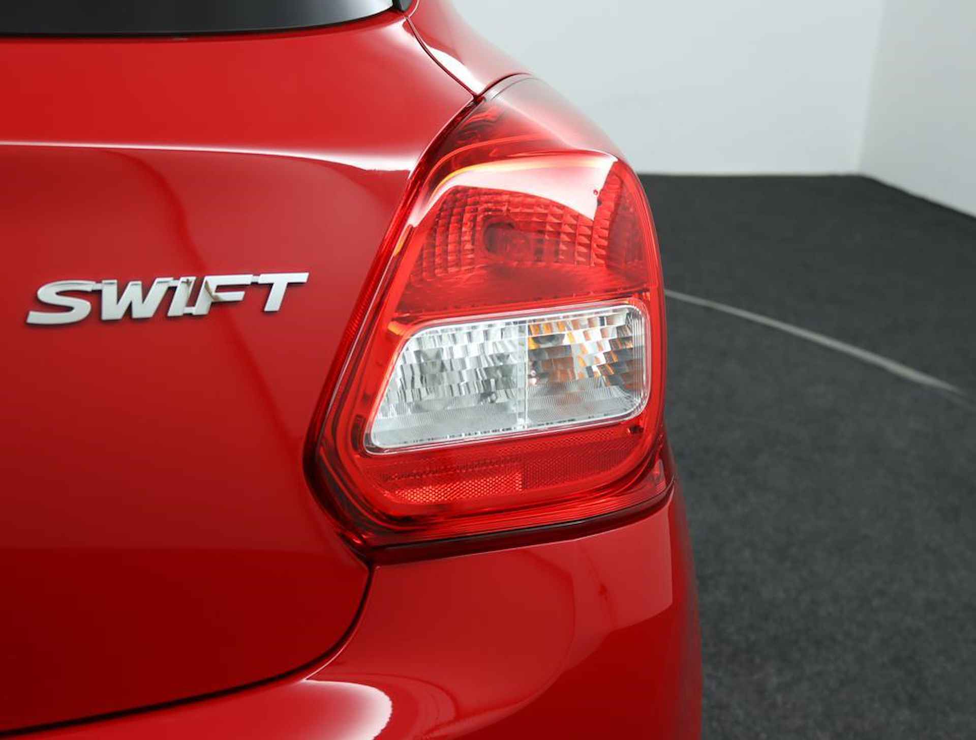Suzuki Swift 1.2 Select | Airco | achteruitrijcamera | Stoelverwarming | Lichtmetalen velgen | Apple car Play , Android auto | All season banden | - 38/51