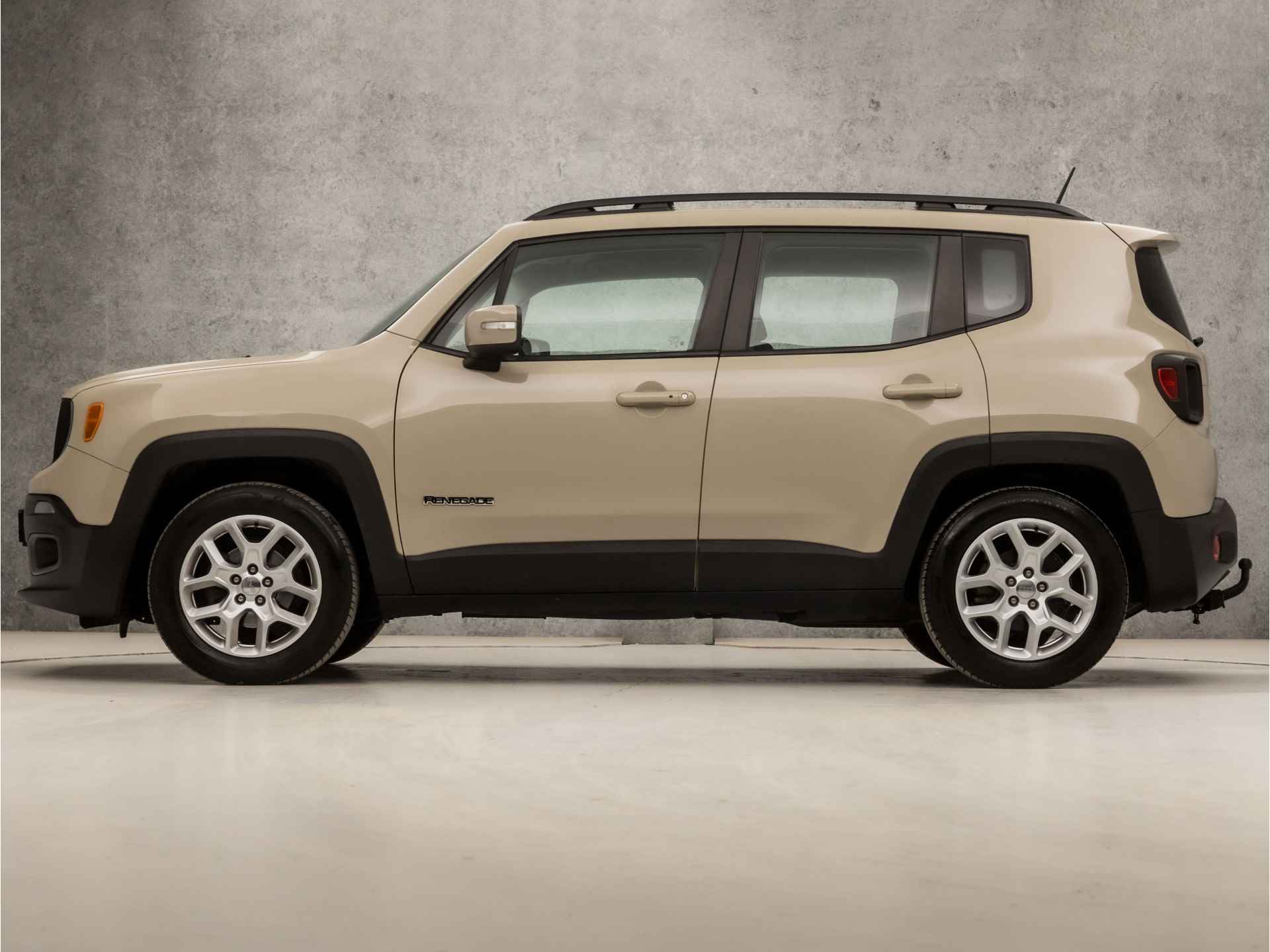 Jeep Renegade 1.4 MultiAir Longitude 141Pk (LOGISCH NAP, NAVIGATIE, CRUISE, PARKEERSENSOREN, SPORTSTOELEN, TREKHAAK, BLUETOOTH, NIEUWE APK, NIEUWSTAAT) - 2/36