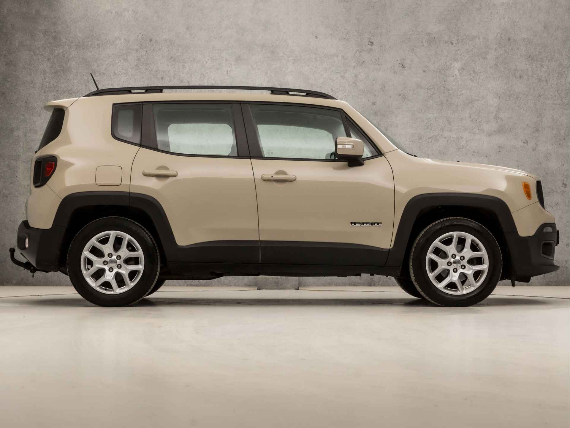 Jeep Renegade 1.4 MultiAir Longitude 141Pk (LOGISCH NAP, NAVIGATIE, CRUISE, PARKEERSENSOREN, SPORTSTOELEN, TREKHAAK, BLUETOOTH, NIEUWE APK, NIEUWSTAAT) - 4/36