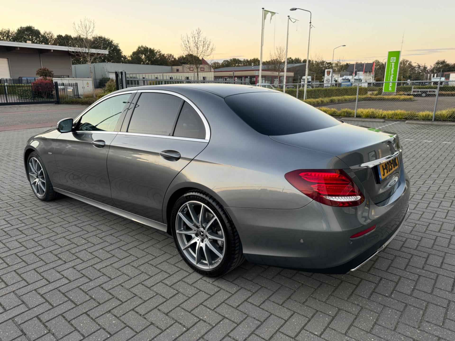 Mercedes-Benz E-klasse 200 Business Solution Sport / Tijdelijke Actie: 5% Korting op Alle Voertuigen! - 8/31