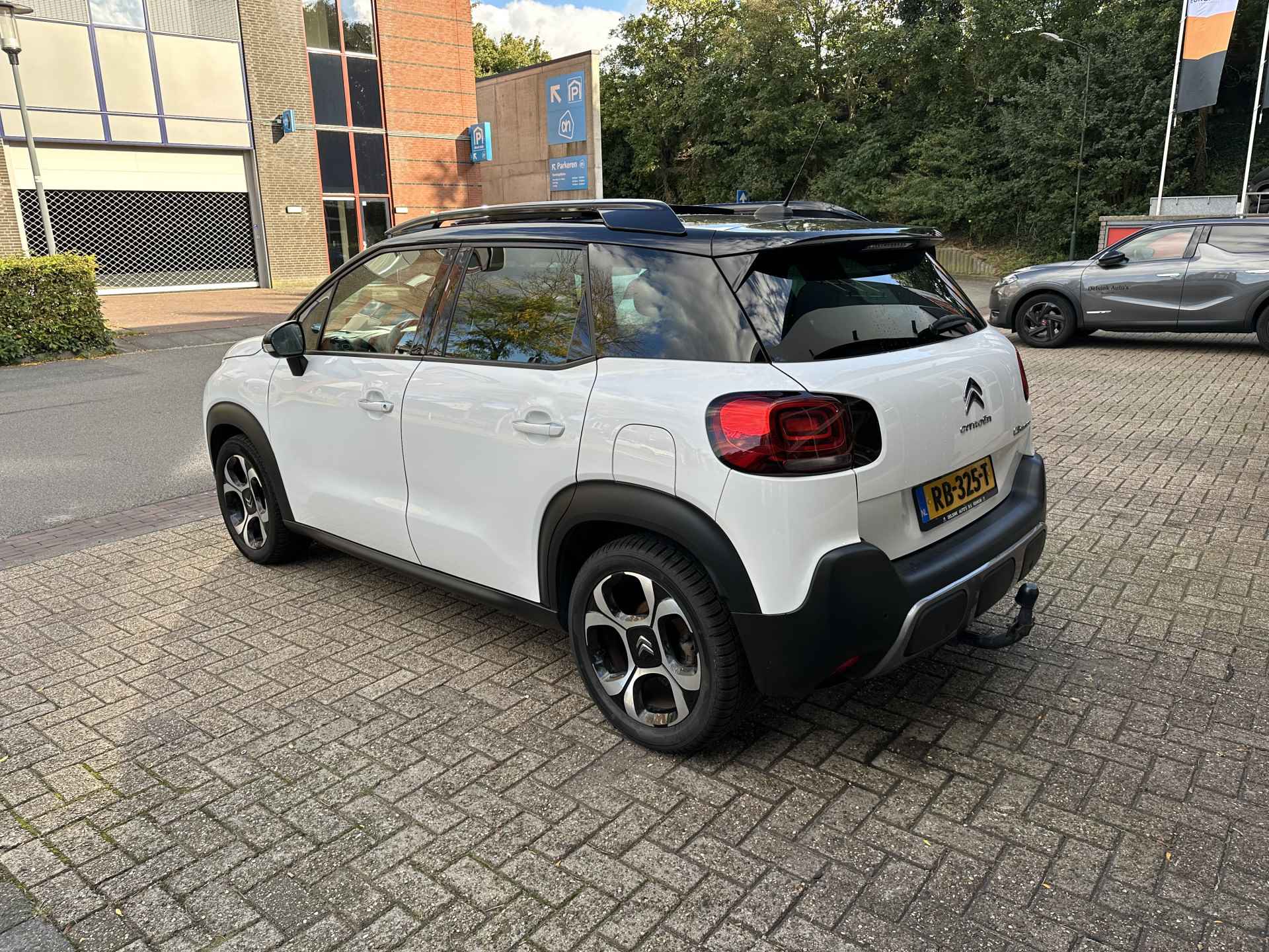 Citroën C3 Aircross 1.2 PureTech S&S Shine All-in prijs Trekhaak/Camera achter/keyless/parkeer sens v+a - 3/25