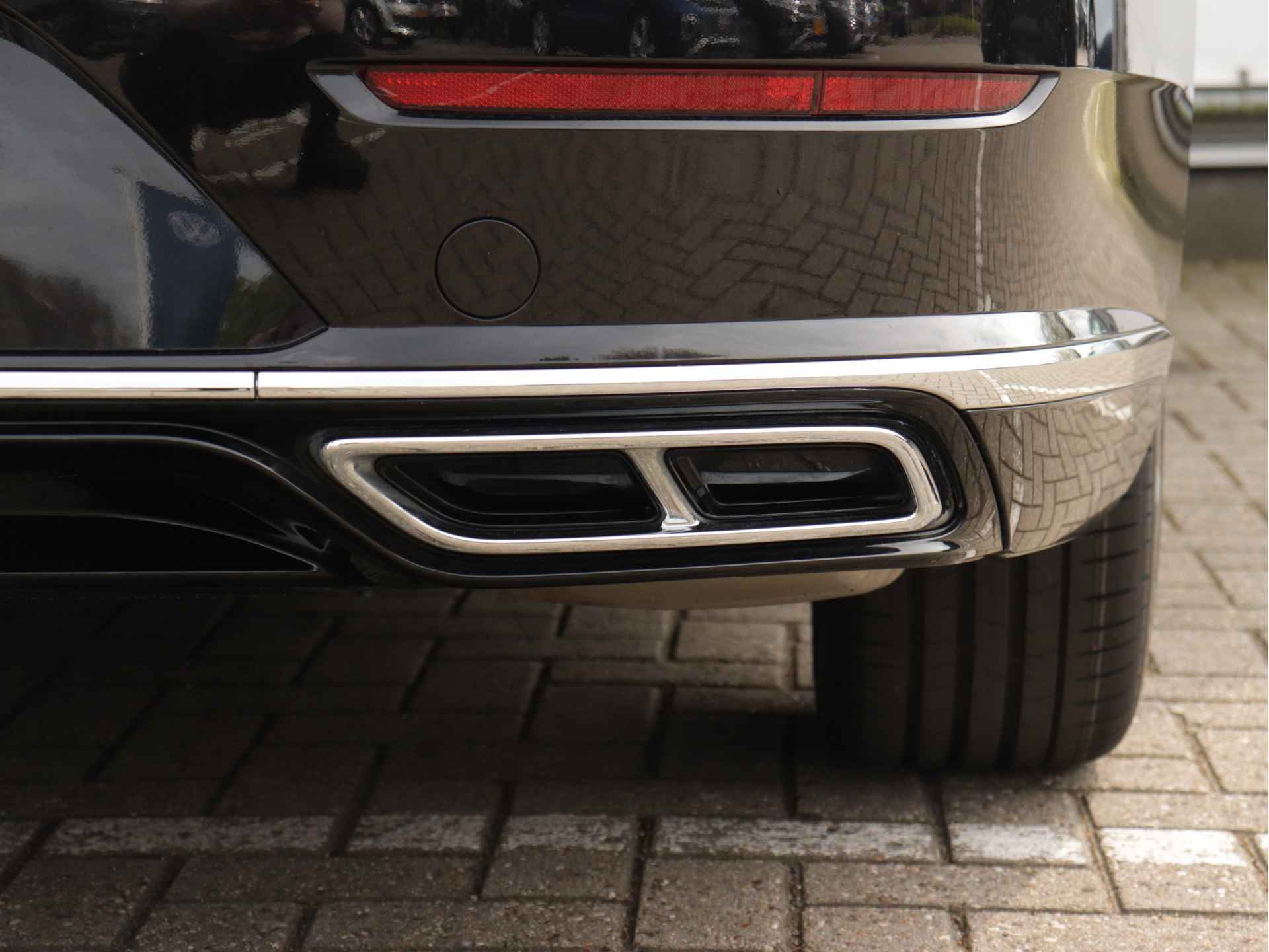 Volkswagen Arteon Shooting Brake 2.0 TSI R-Line Business 190pk Automaat | Leder | Panorama dak | Camera | Keyless | Navigatie | - 24/63