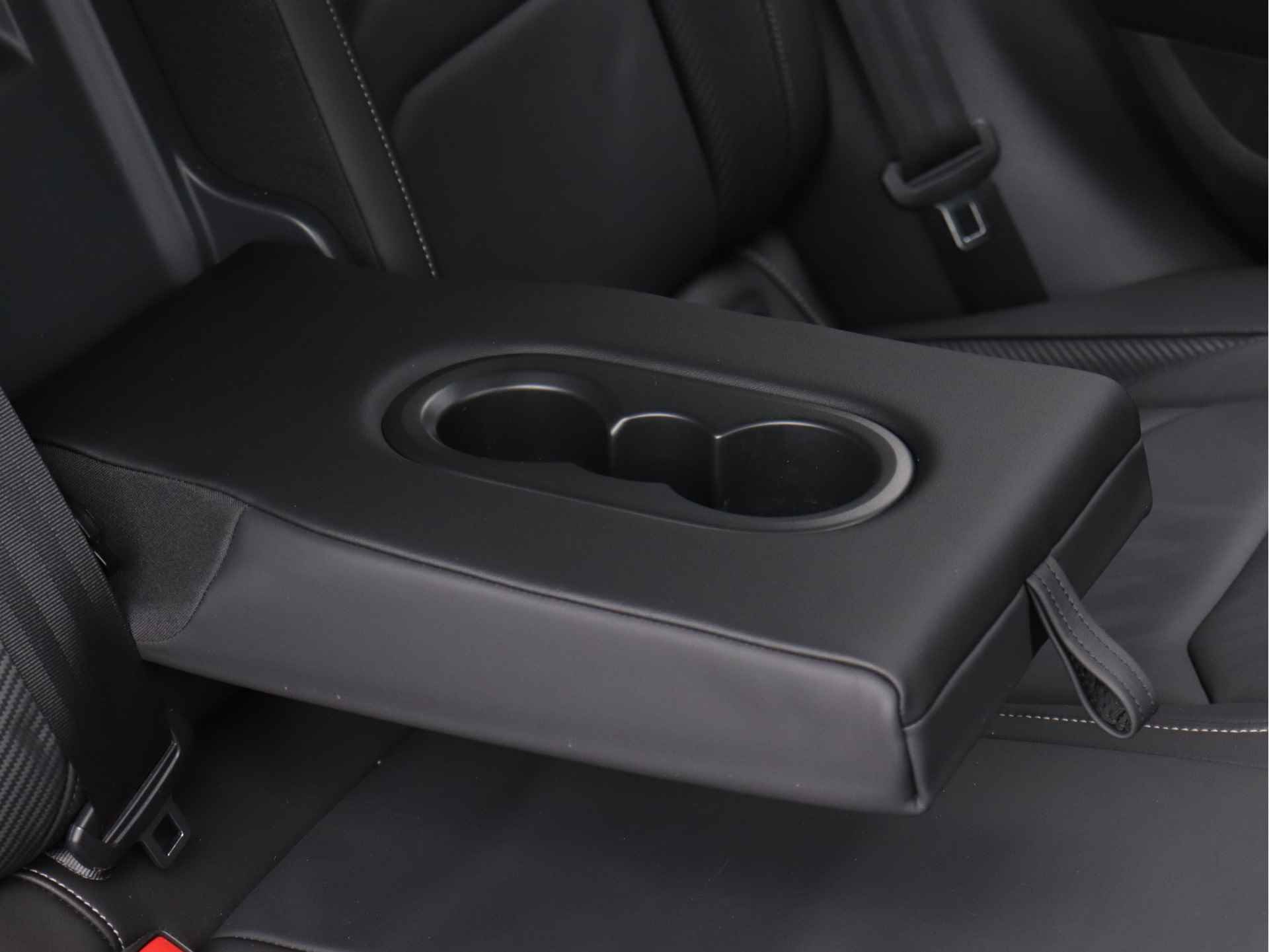 Volkswagen Arteon Shooting Brake 2.0 TSI R-Line Business 190pk Automaat | Leder | Panorama dak | Camera | Keyless | Navigatie | - 28/63