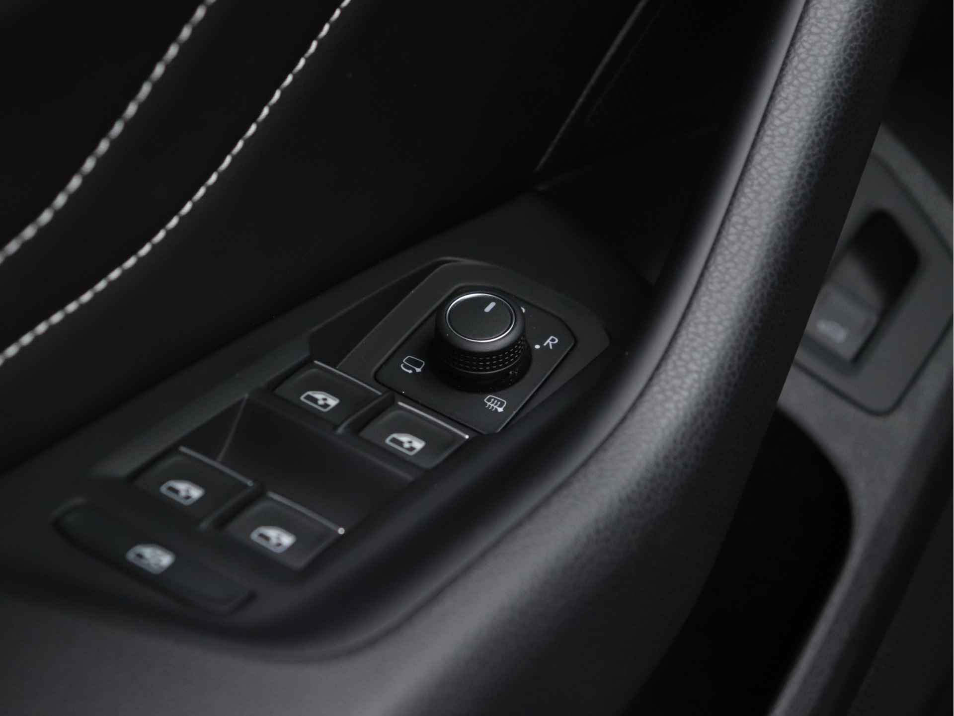 Volkswagen Arteon Shooting Brake 2.0 TSI R-Line Business 190pk Automaat | Leder | Panorama dak | Camera | Keyless | Navigatie | - 38/63